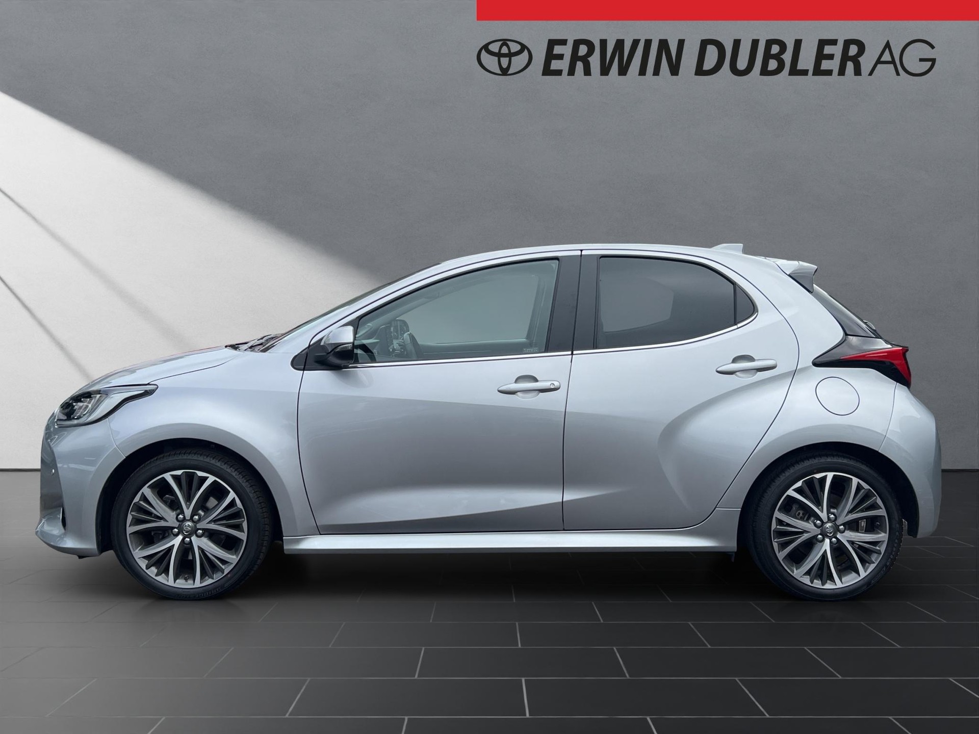 TOYOTA Yaris 1.5 VVT-i HSD Premium-image-1