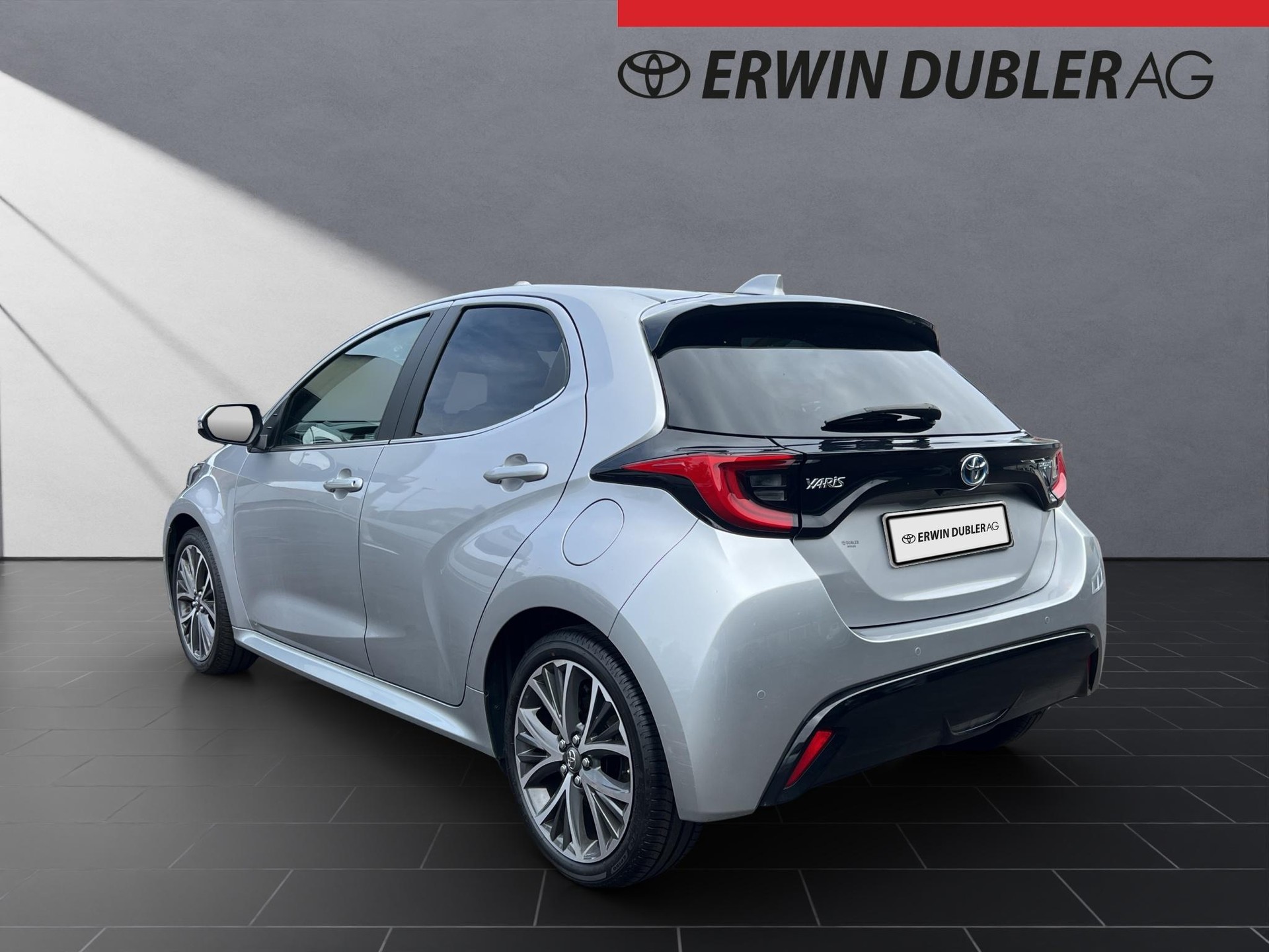 TOYOTA Yaris 1.5 VVT-i HSD Premium-image-2