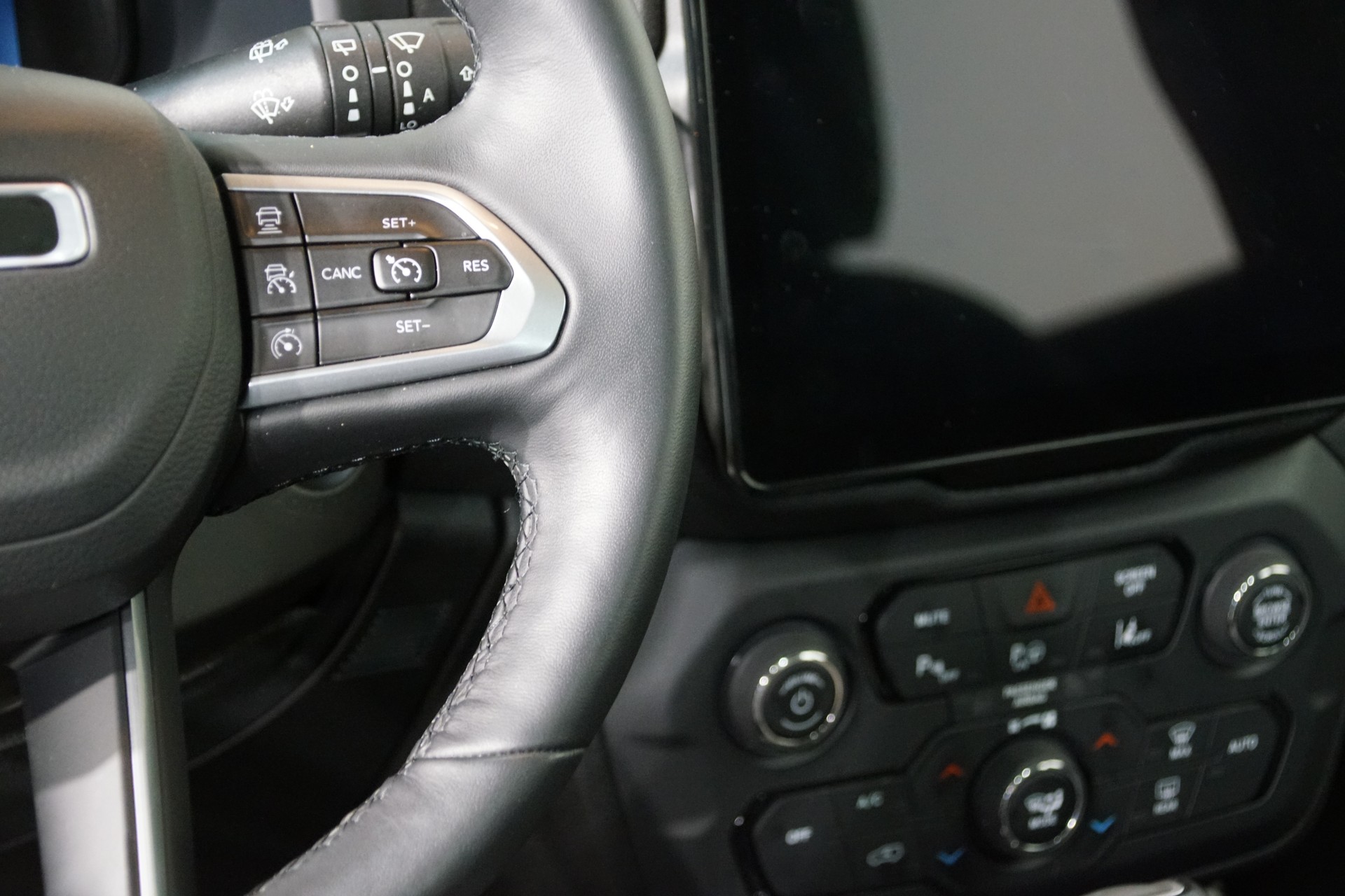 JEEP Renegade 1.5 MHEV *Summit Sky* NEW Modell-image-16