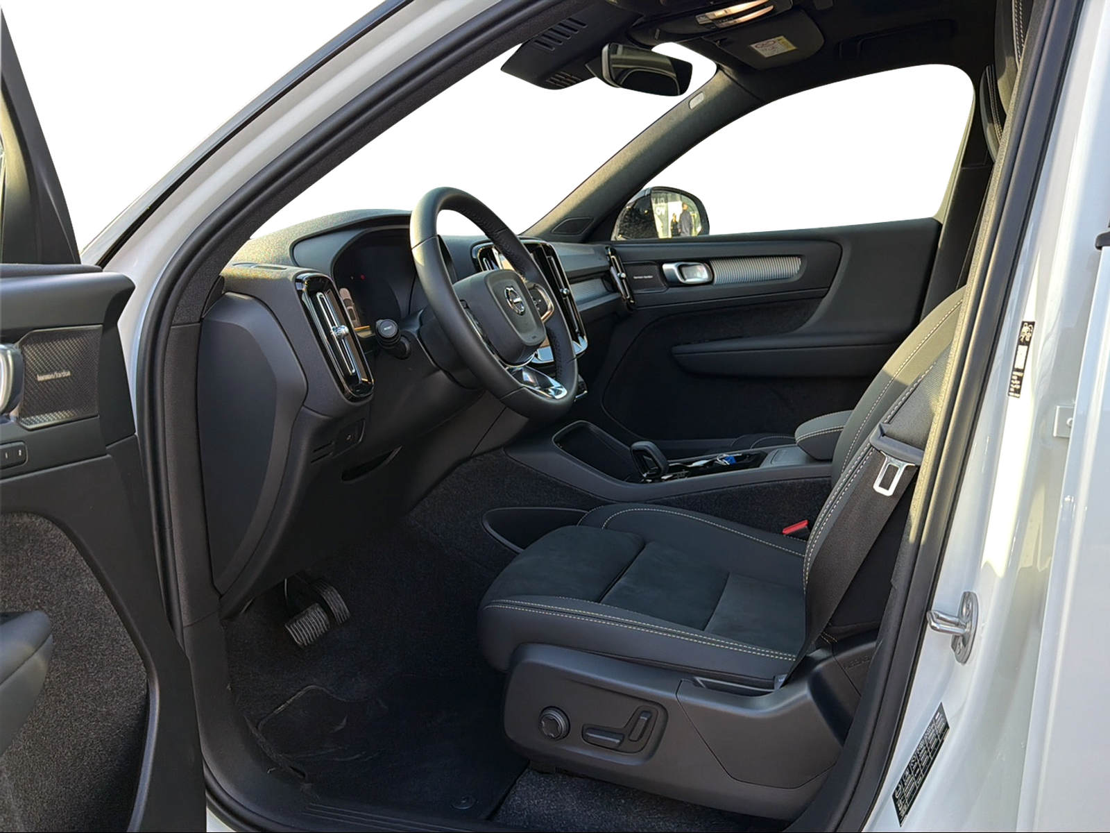 VOLVO EX40 Twin Performance Ultra AWD-image-10