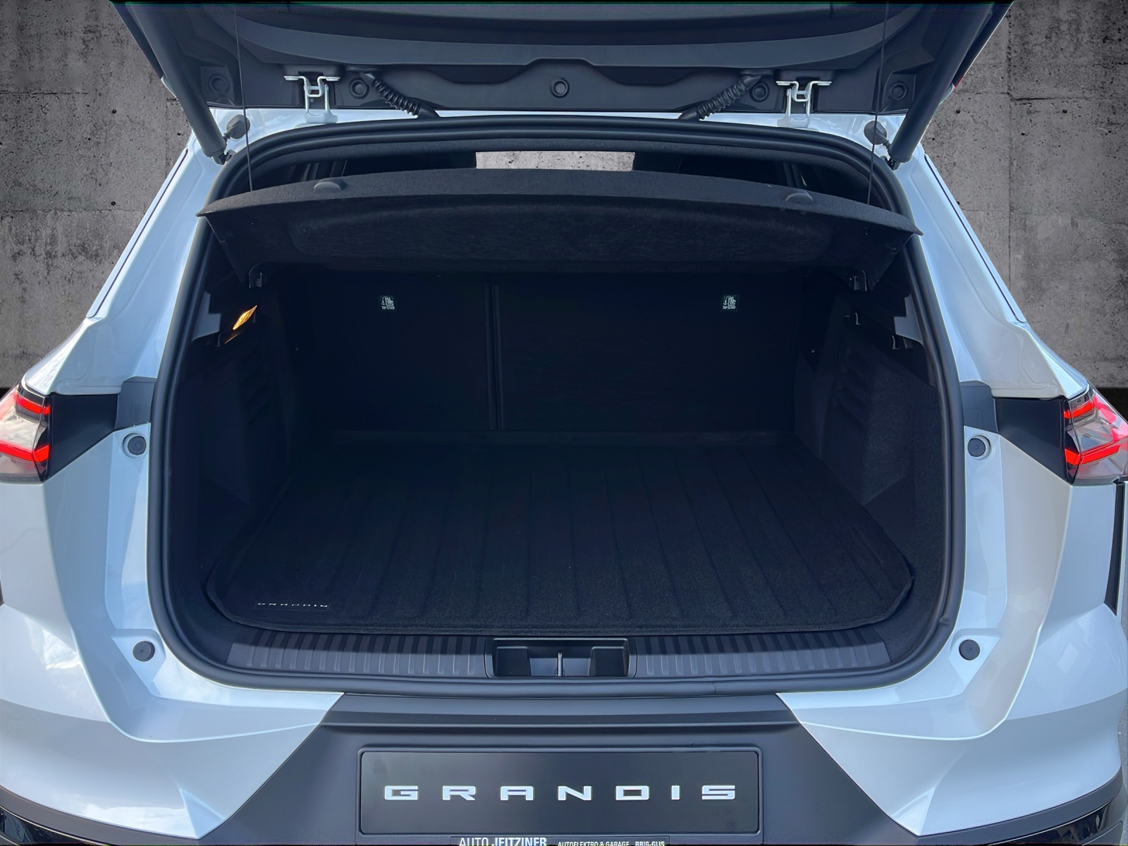 MITSUBISHI Grandis 1.8 HEV Instyle-image-14