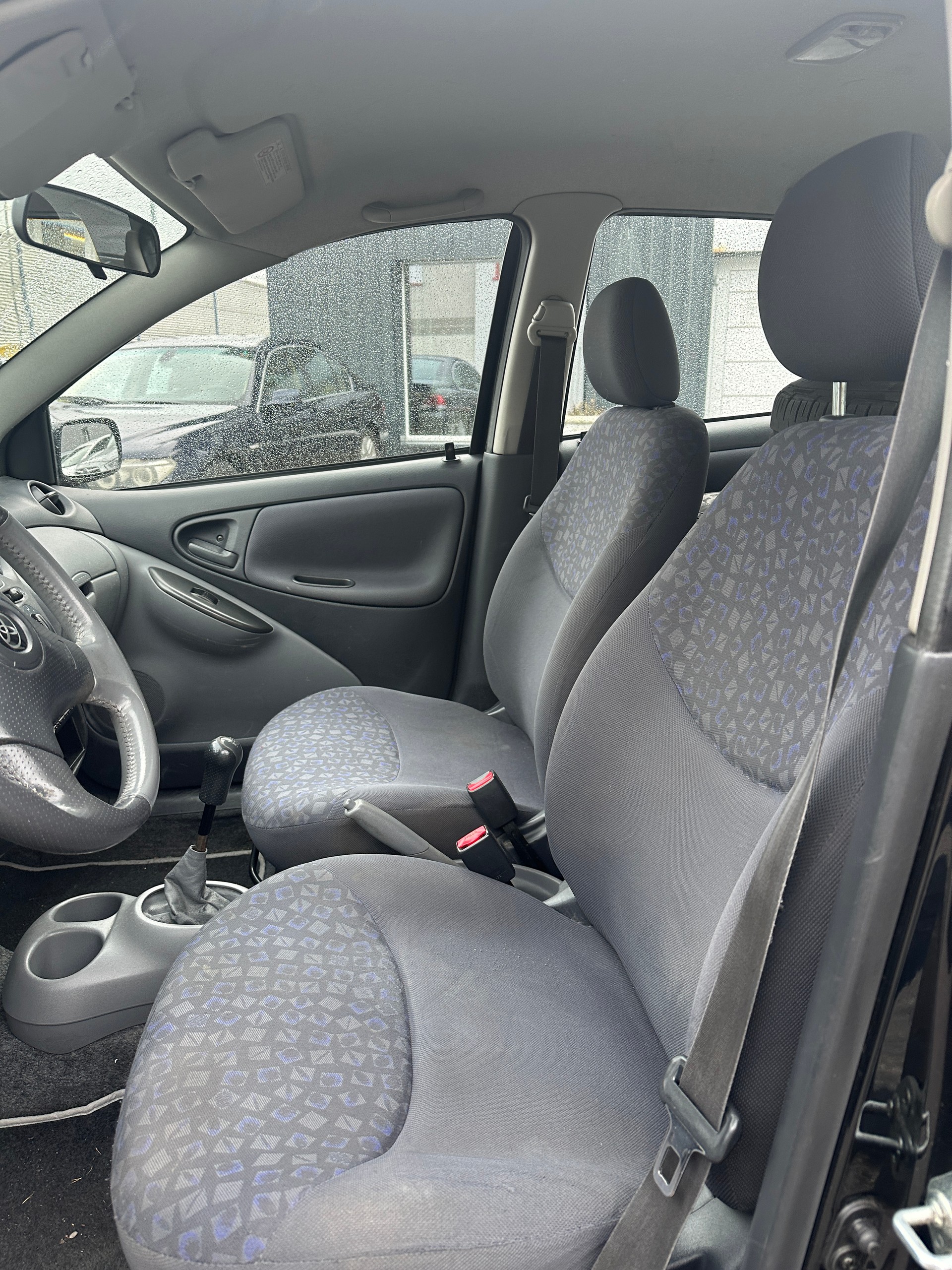 TOYOTA Yaris 1.3 Linea Sol-image-9