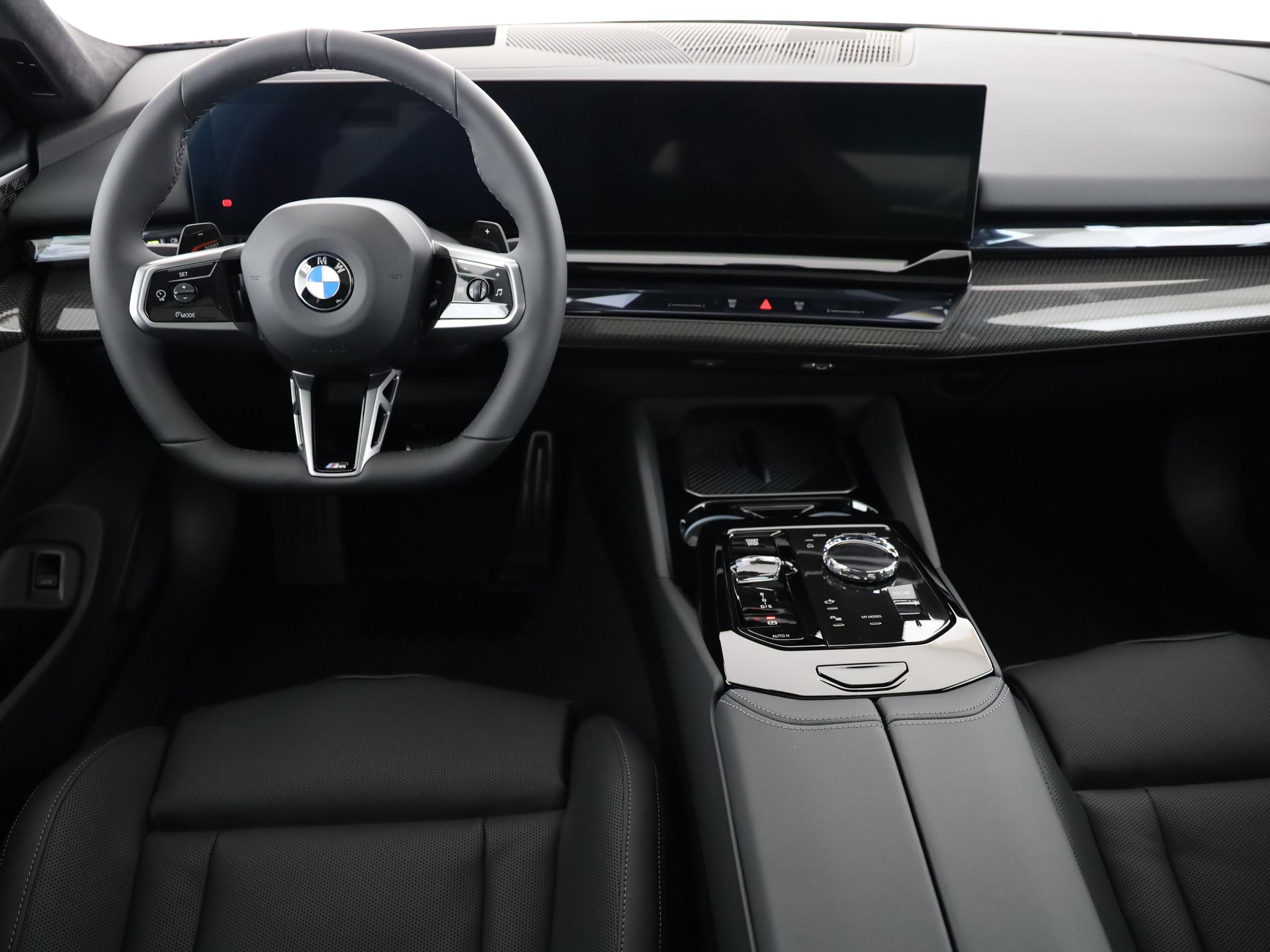 BMW 540d xDrive-image-17