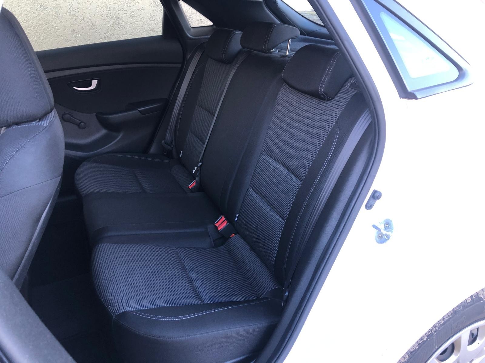 HYUNDAI i30-image-8