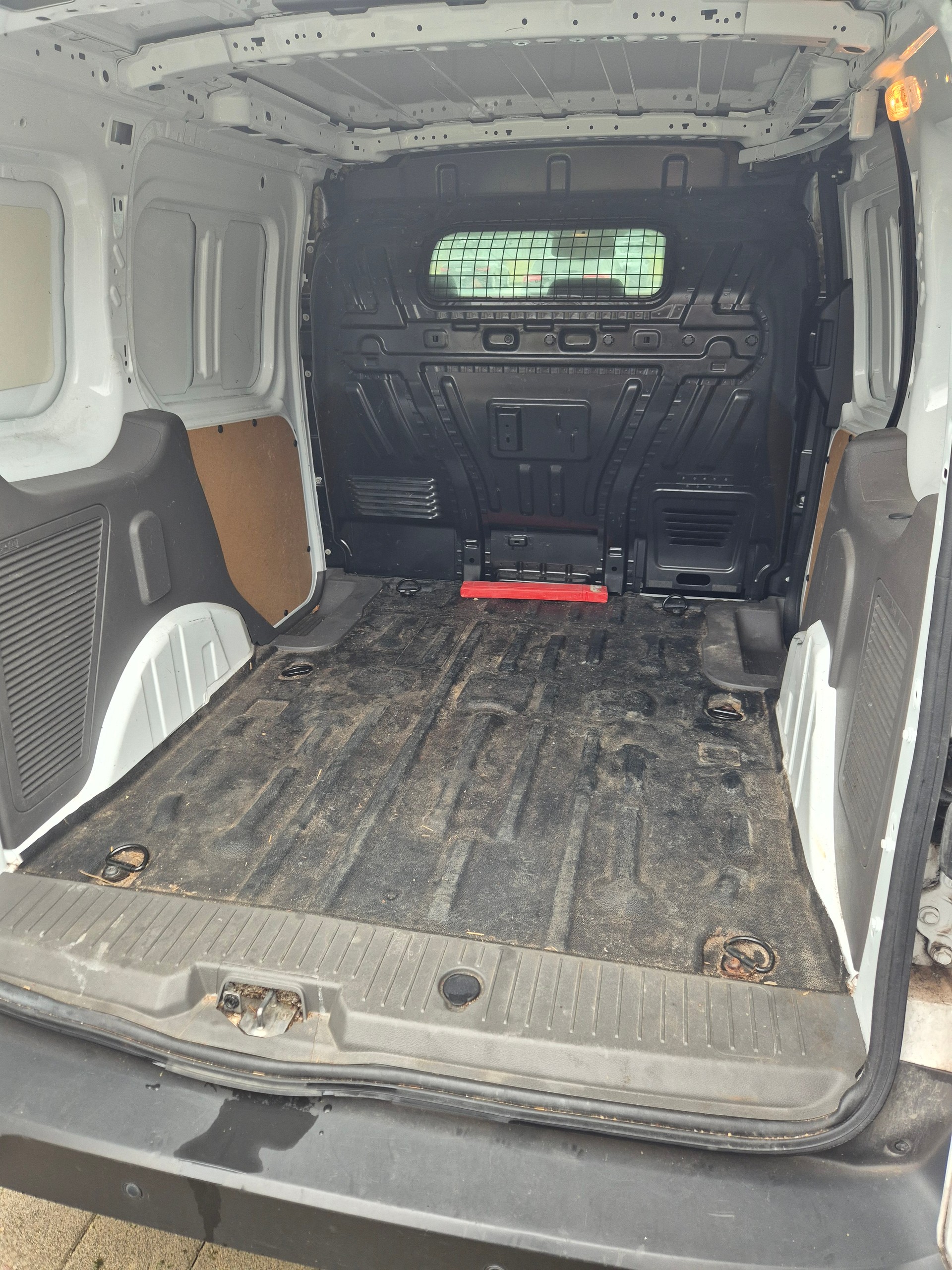 FORD Transit Connect Van T200 1.0 EcoBoost Ambiente-image-4