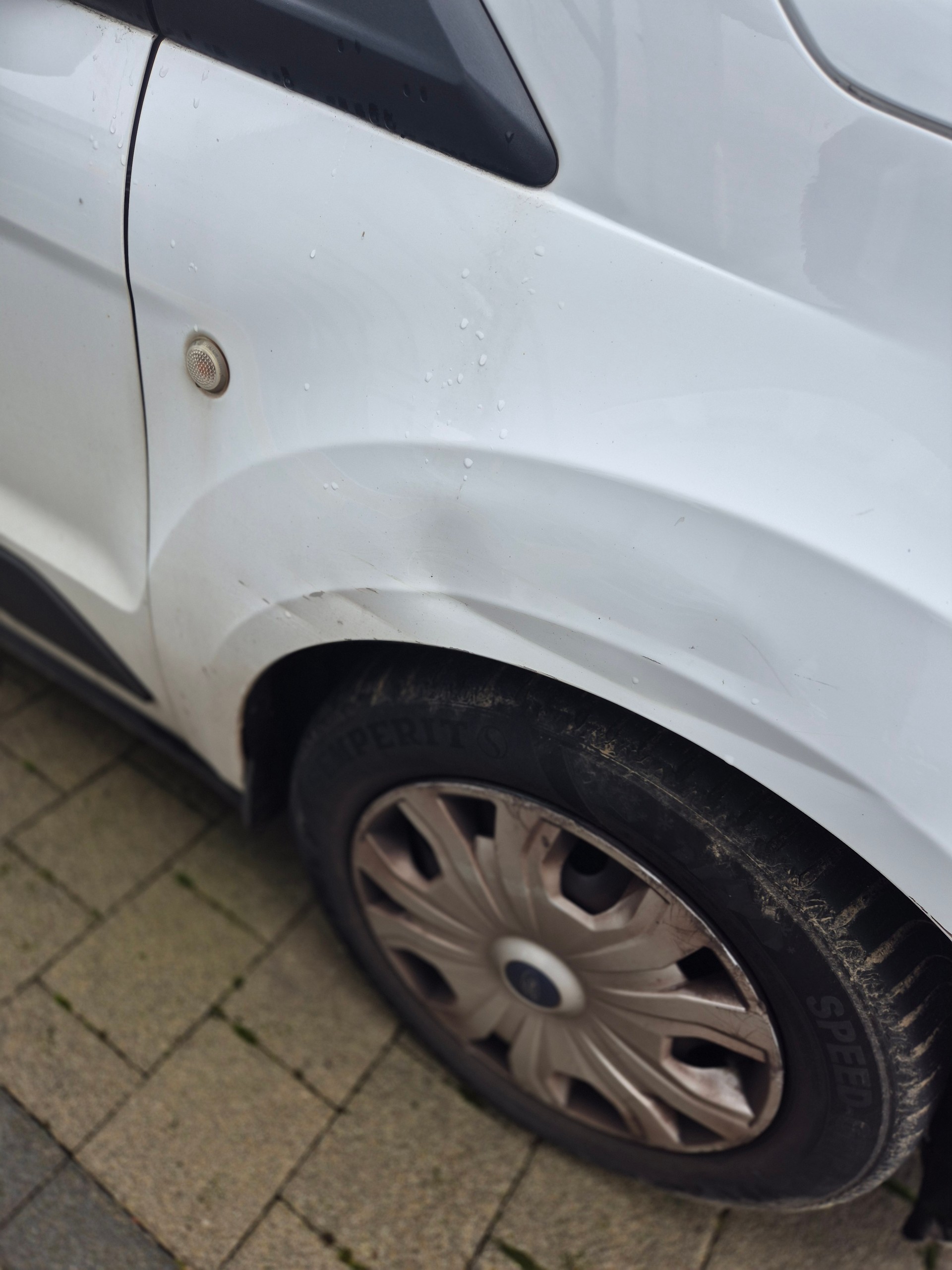 FORD Transit Connect Van T200 1.0 EcoBoost Ambiente-image-10