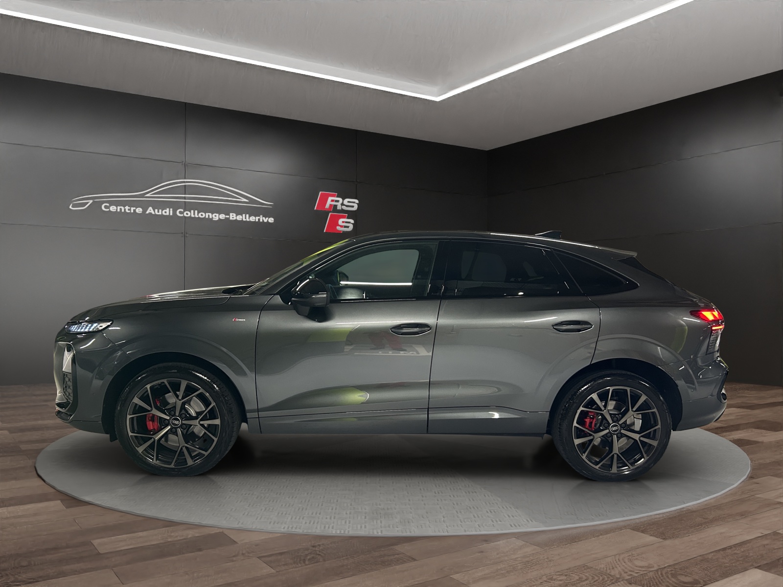 AUDI Q3 Sportback TFSI quattro 195 kW S tronic-showroom-element-2