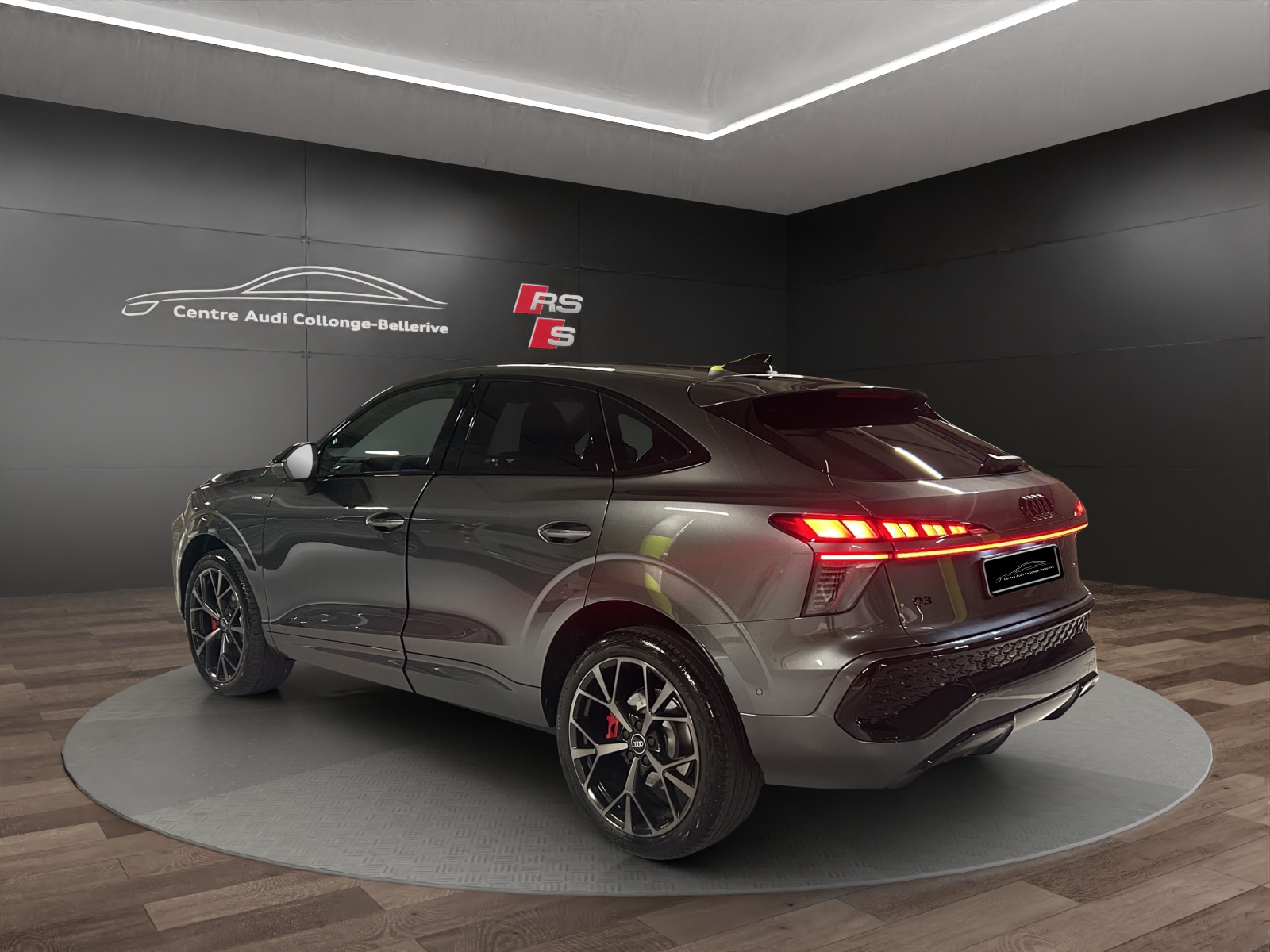 AUDI Q3 Sportback TFSI quattro 195 kW S tronic-showroom-element-3
