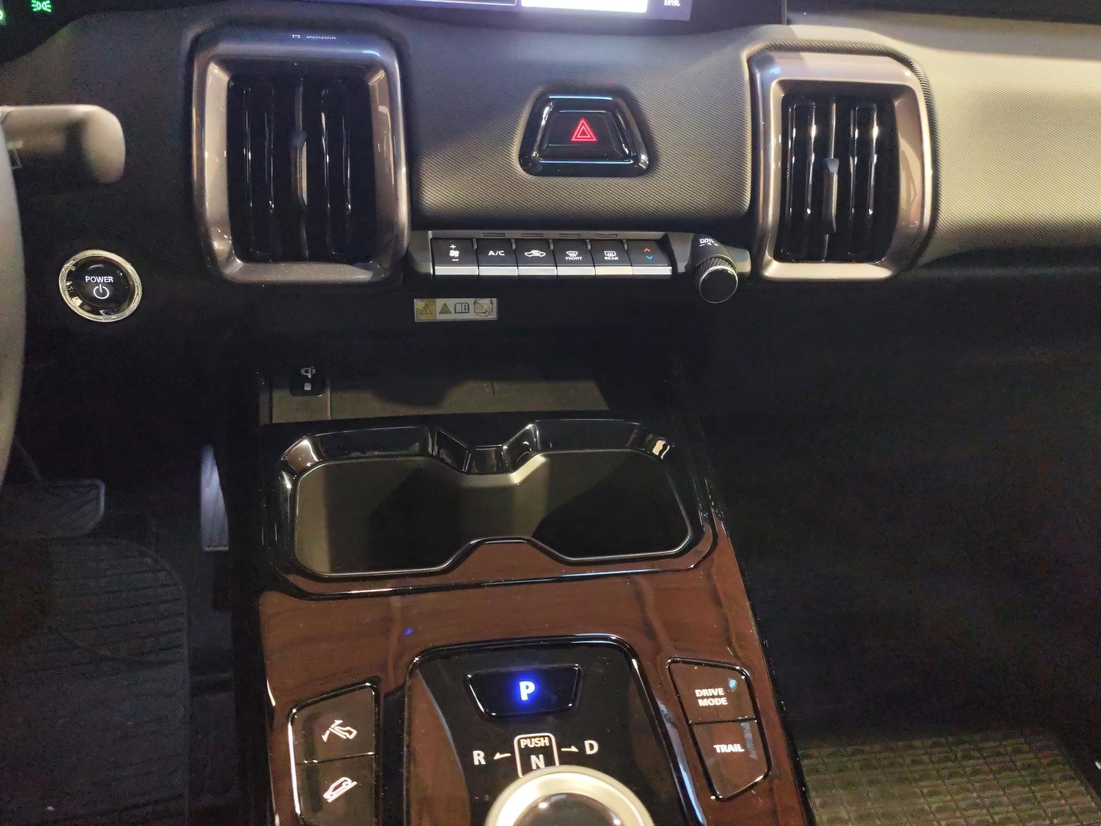 TOYOTA Urban Cruiser Premium AWD-image-13