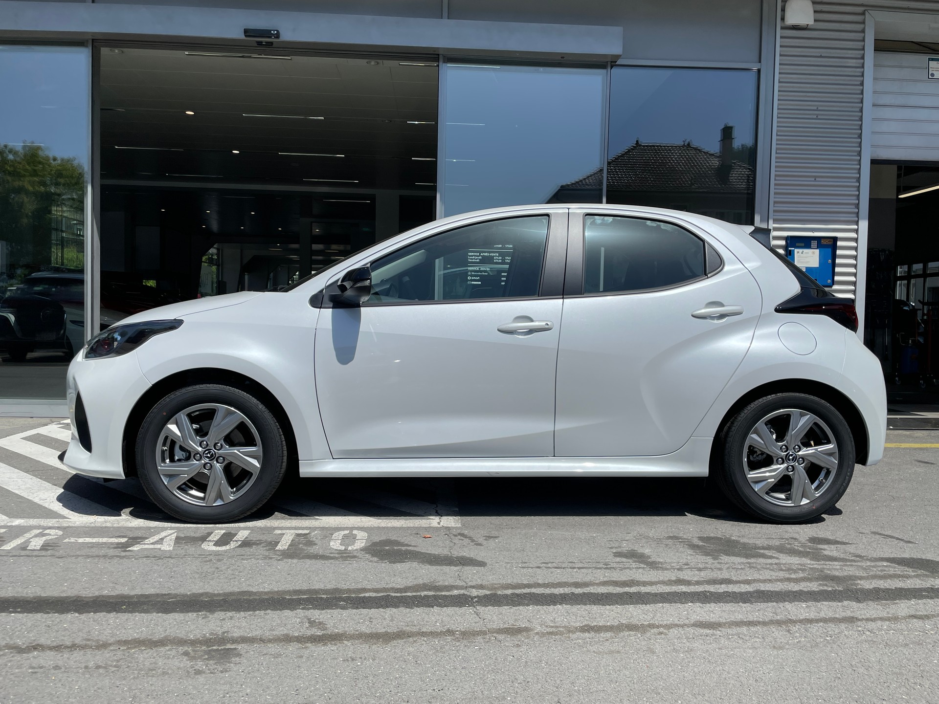 MAZDA 2 Hybrid Exclusive-line-image-3
