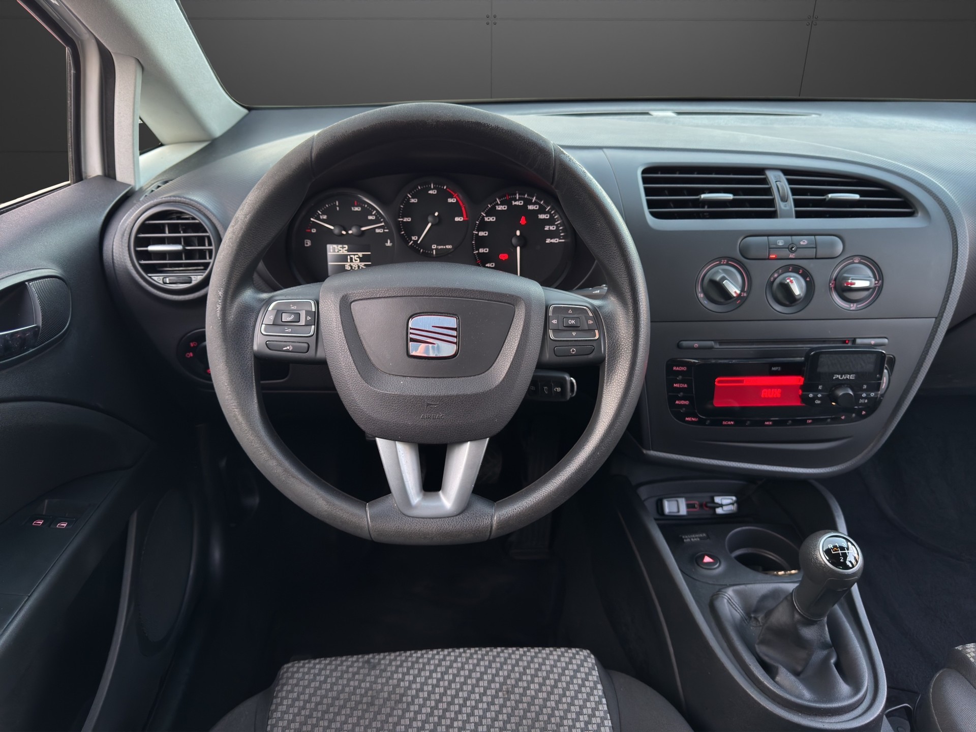 SEAT Leon 1.6 TDI Reference-image-20