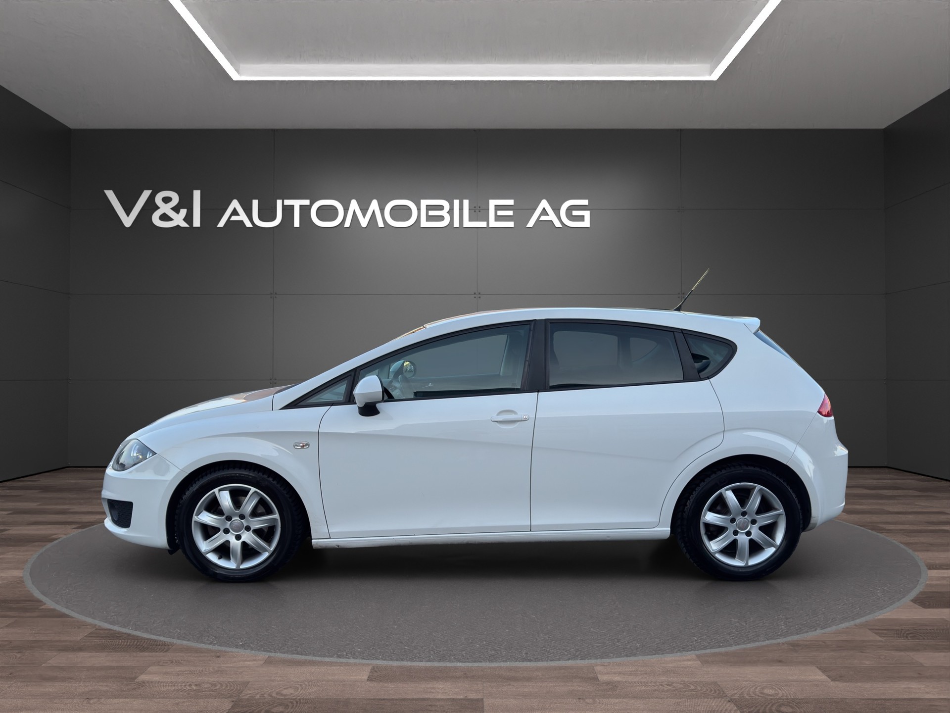 SEAT Leon 1.6 TDI Reference-image-6
