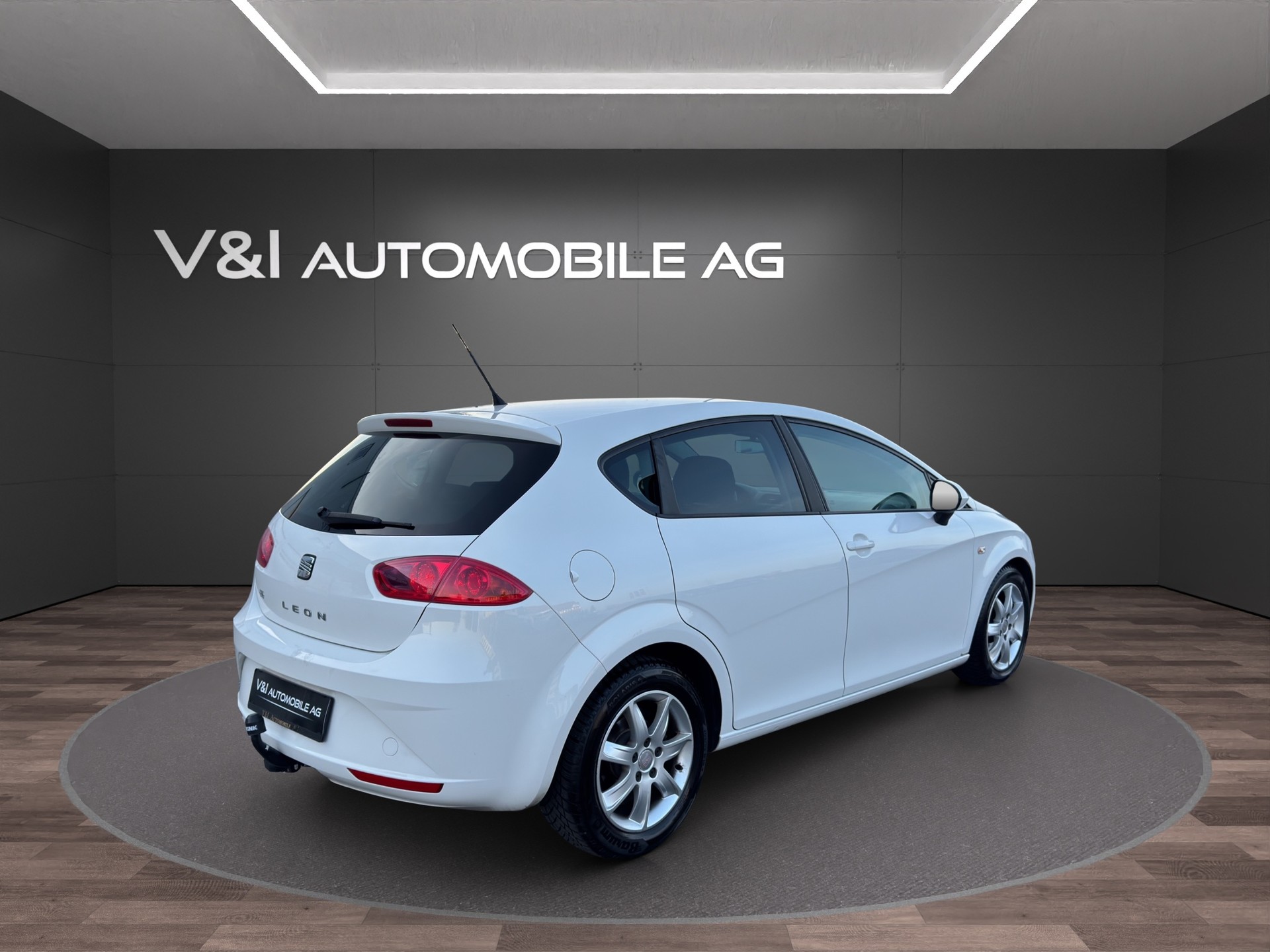 SEAT Leon 1.6 TDI Reference-image-4