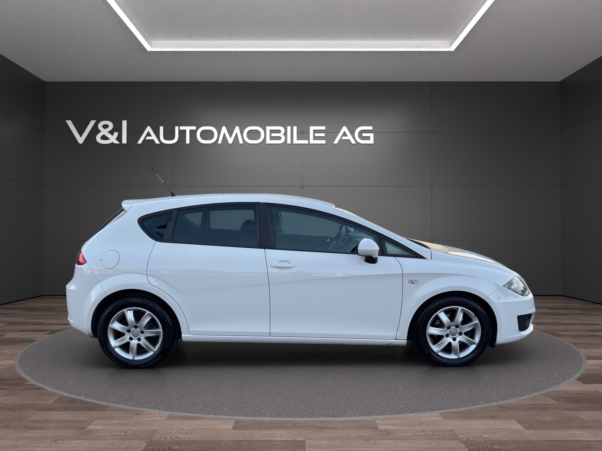 SEAT Leon 1.6 TDI Reference-image-7