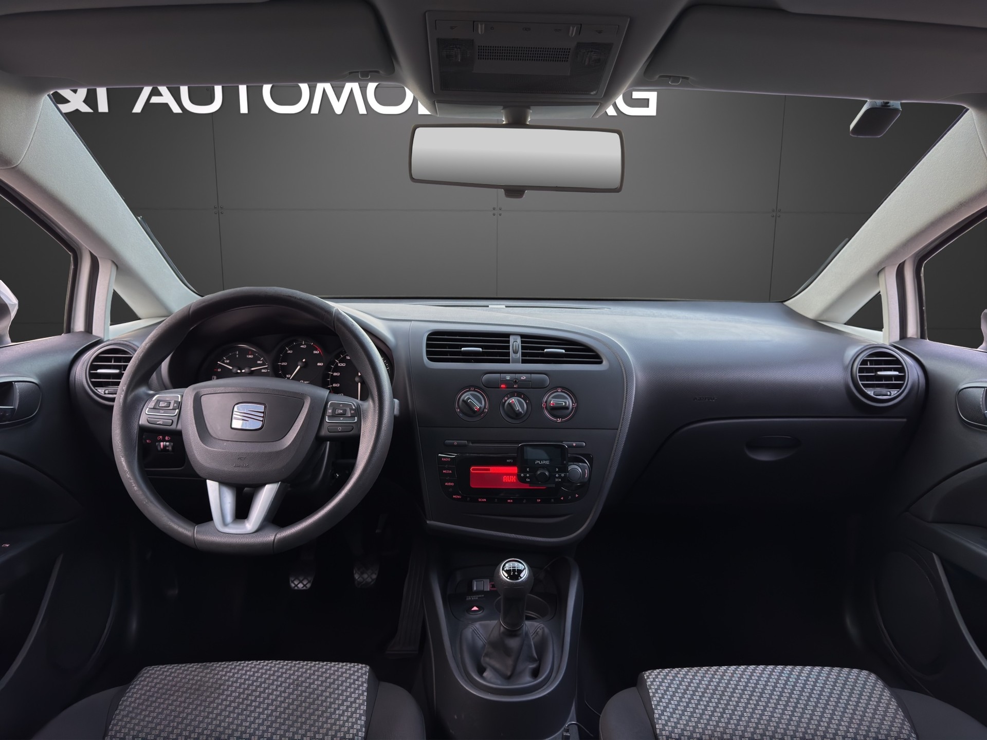 SEAT Leon 1.6 TDI Reference-image-21