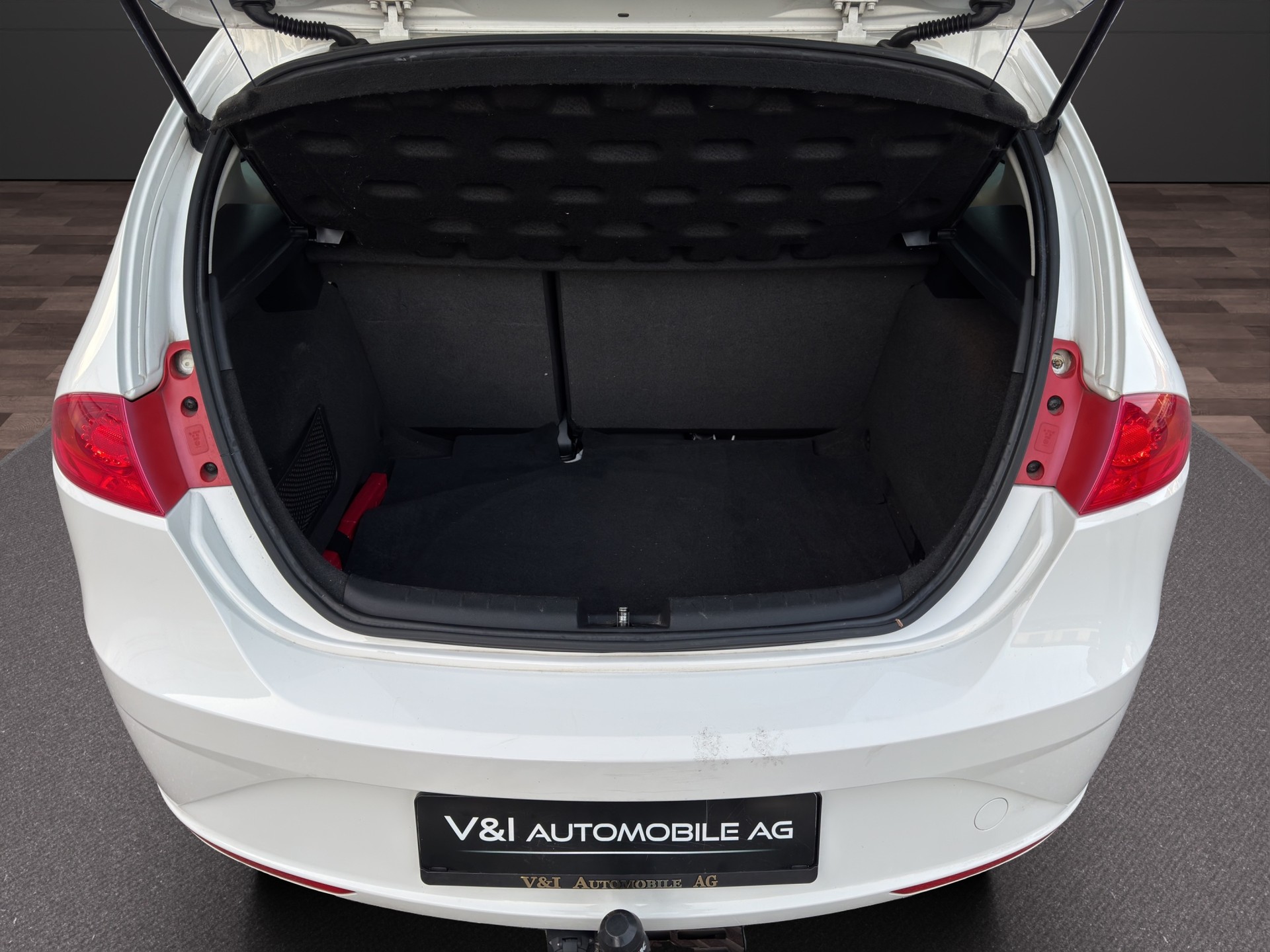 SEAT Leon 1.6 TDI Reference-image-22