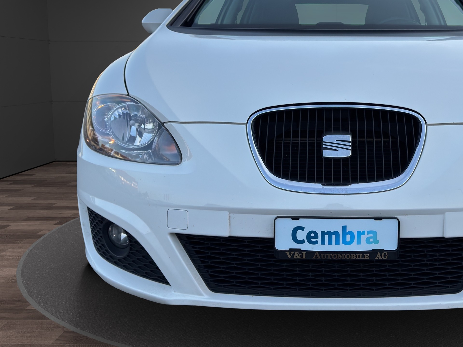 SEAT Leon 1.6 TDI Reference-image-8
