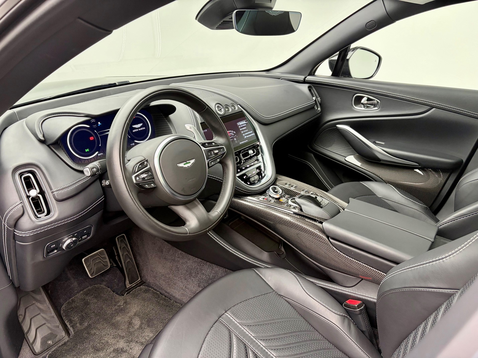 ASTON MARTIN DBX 707 4.0 V8 Bi-Turbo-image-3