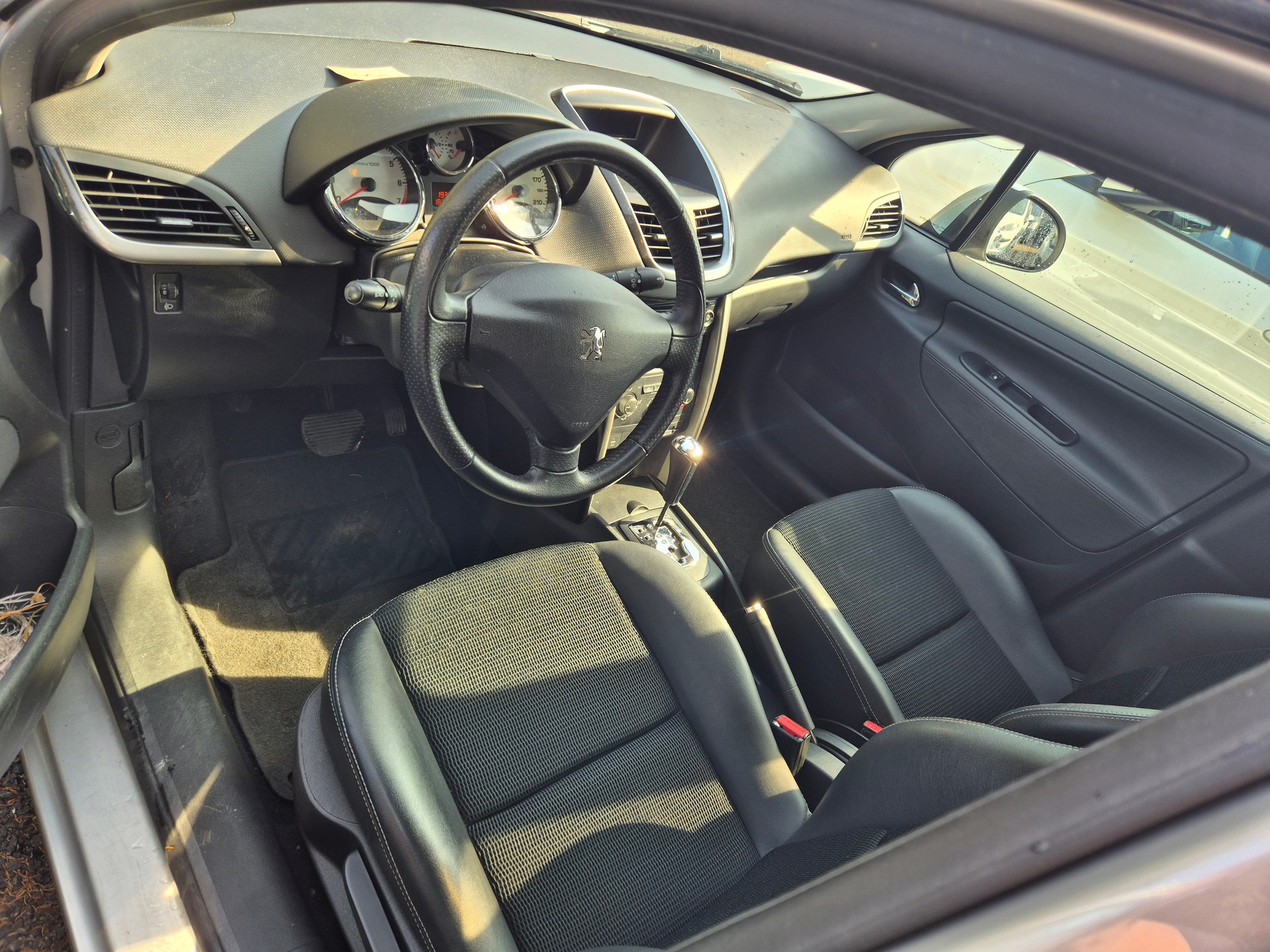 PEUGEOT 207 1.6 16V Lion Edition Automatic-image-7