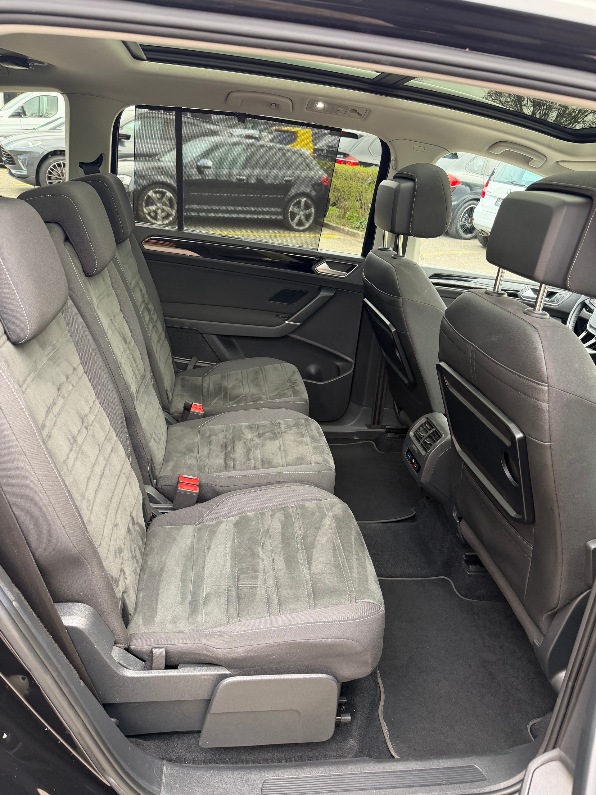 VW Touran 2.0 TDI BlueMotion Technology Highline DSG-image-16