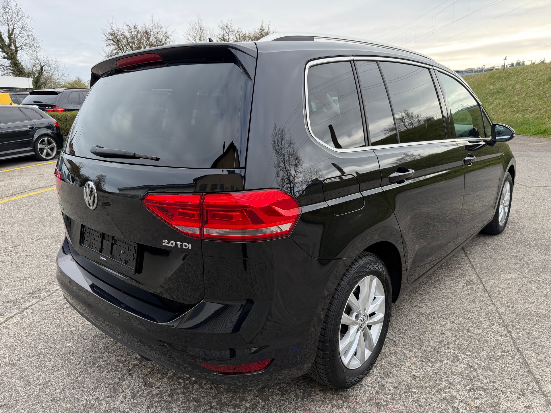 VW Touran 2.0 TDI BlueMotion Technology Highline DSG-image-4
