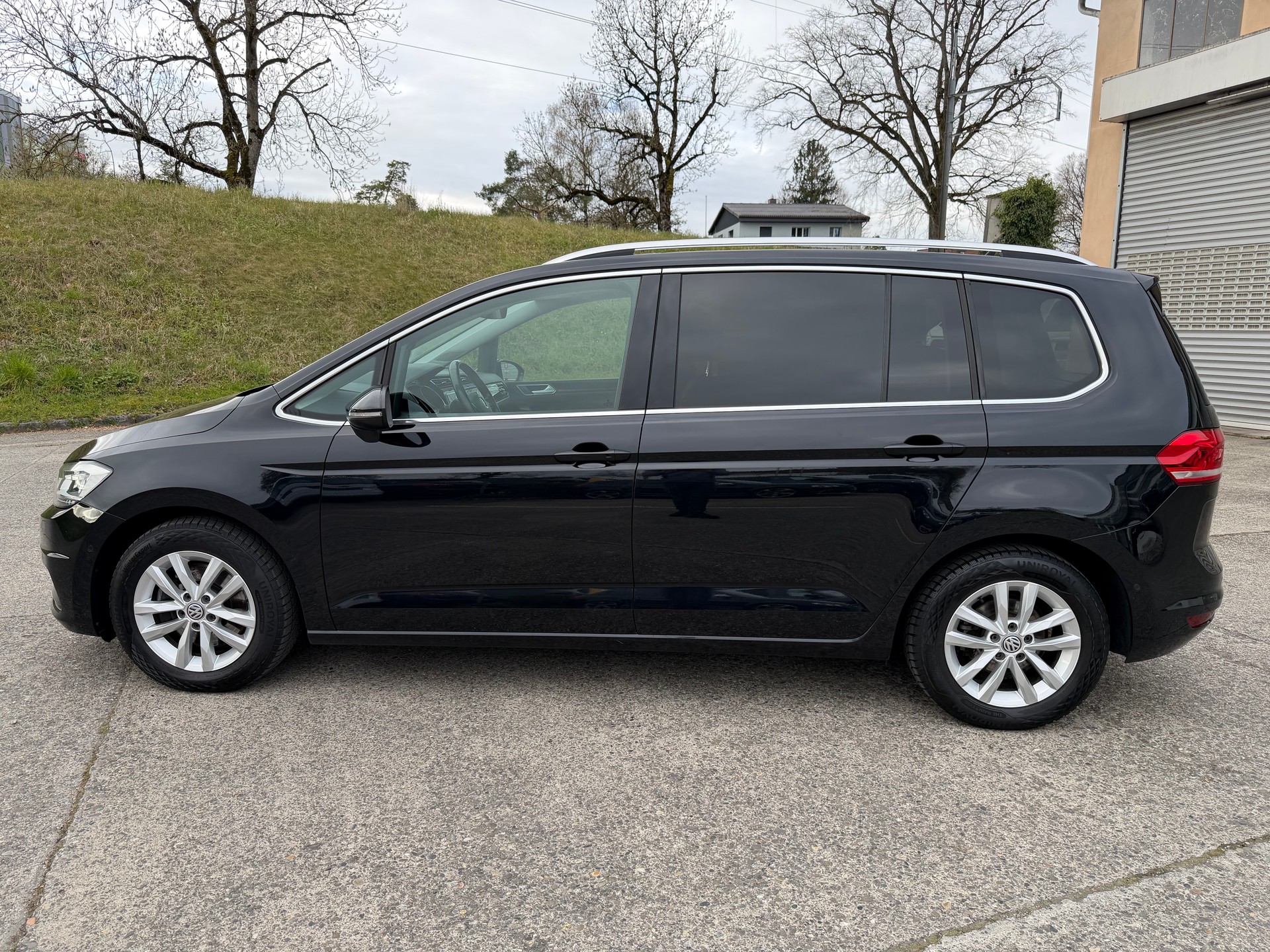 VW Touran 2.0 TDI BlueMotion Technology Highline DSG-image-1