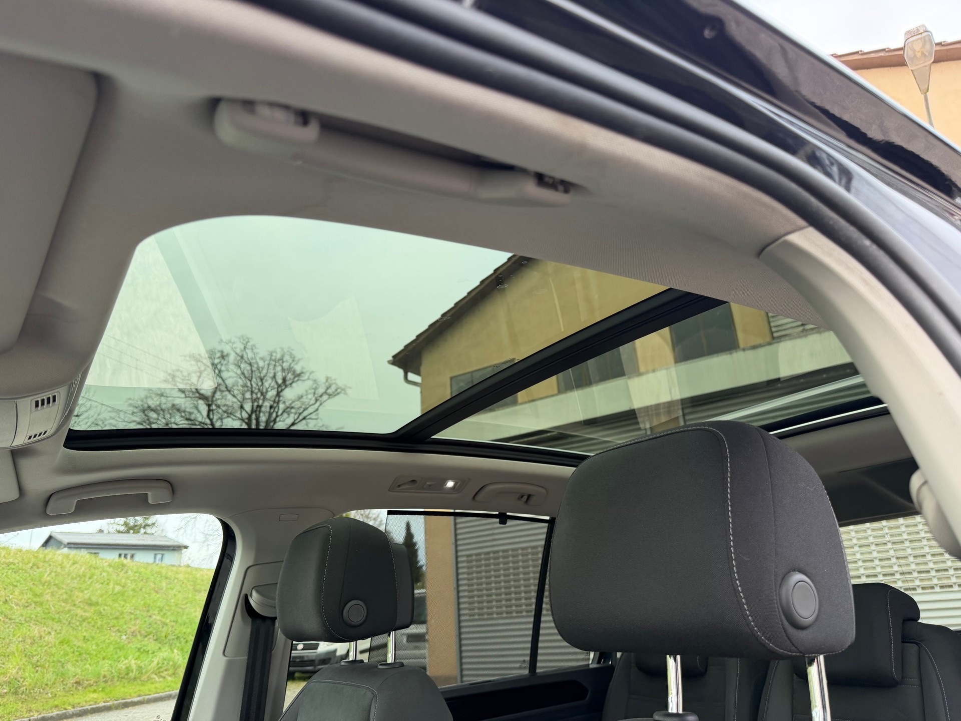 VW Touran 2.0 TDI BlueMotion Technology Highline DSG-image-13