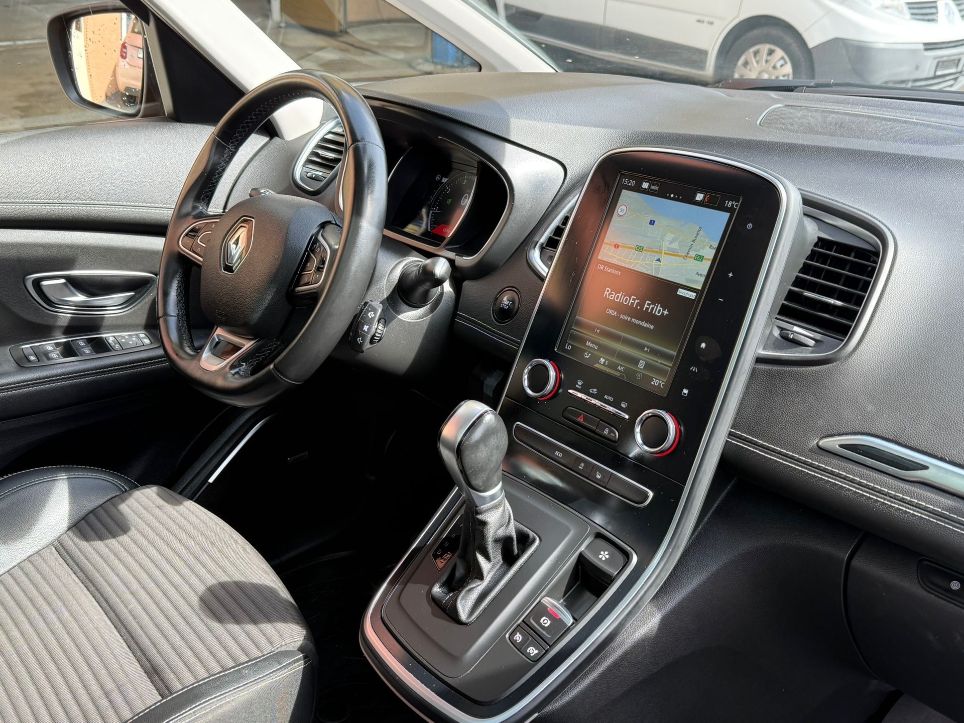 RENAULT Scénic 1.3 16V Turbo Intens EDC-image-10