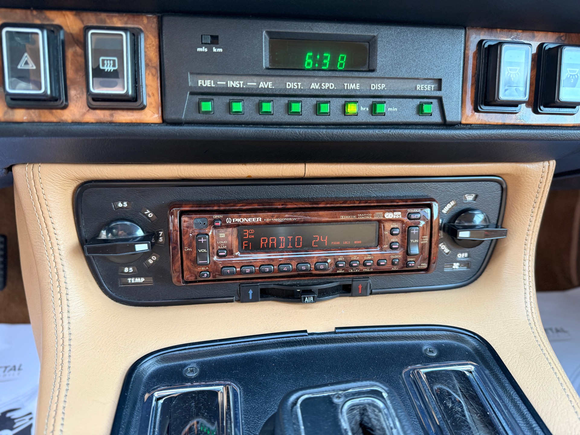 JAGUAR XJS 5.3 V12 Convertible-image-24