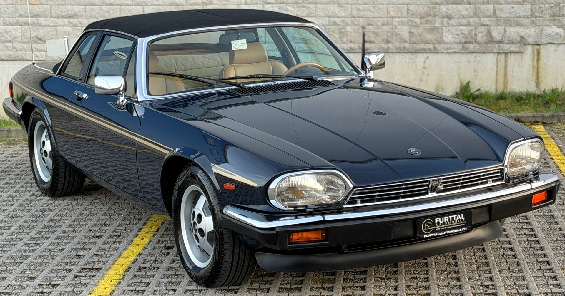 JAGUAR XJS 5.3 V12 Convertible-showroom-element-2