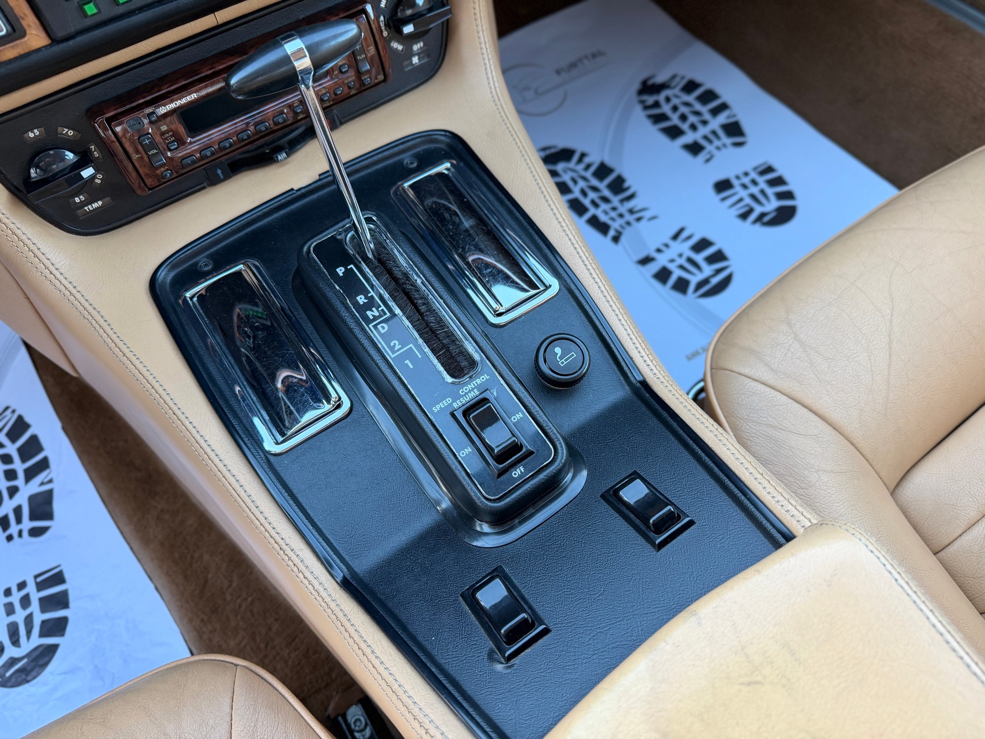 JAGUAR XJS 5.3 V12 Convertible-image-23