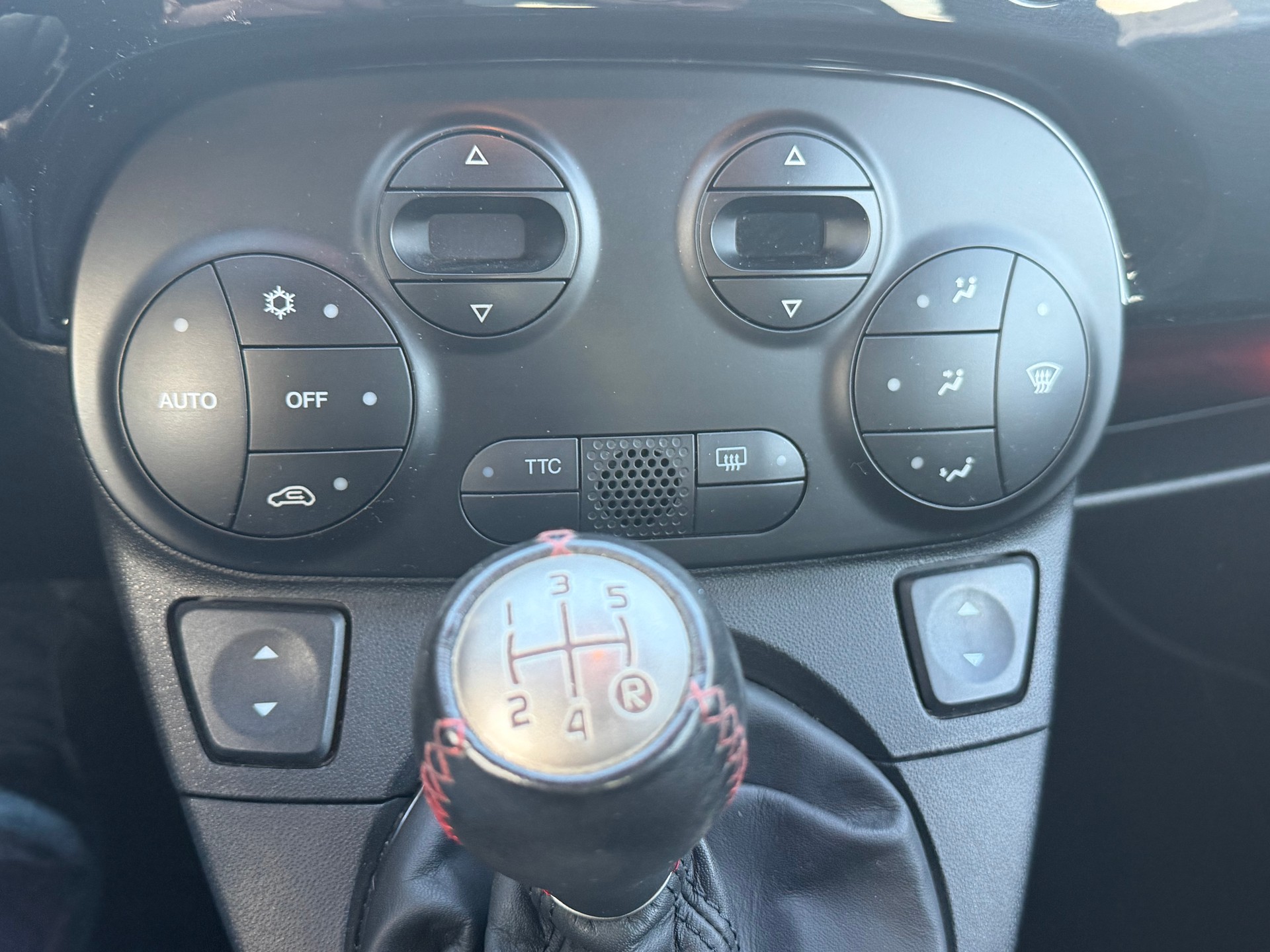 FIAT 500 1.4 16V Turbo Abarth-image-11