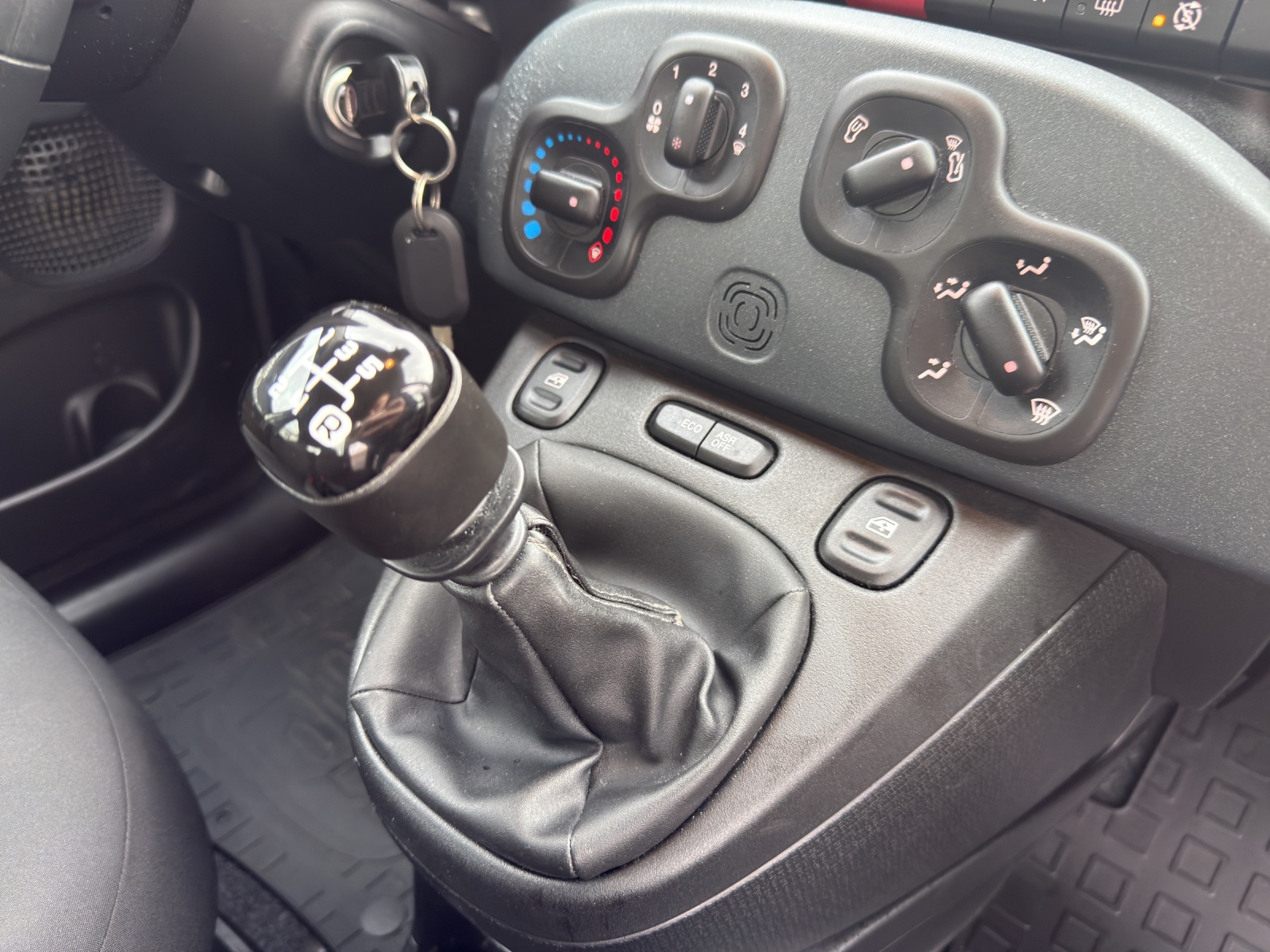 FIAT Panda 0.9 Twinair Turbo Lounge-image-12