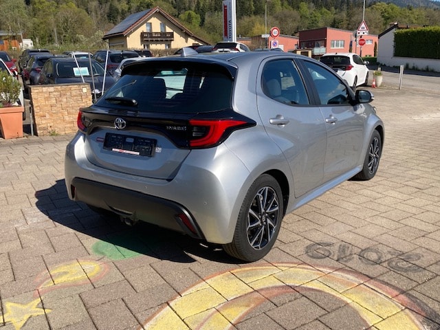 TOYOTA Yaris 1.5 Trend e-CVT-image-4