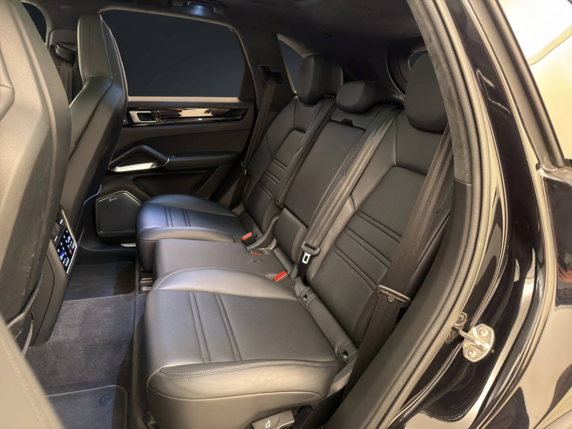 PORSCHE Cayenne Turbo S E-Hybrid-image-15