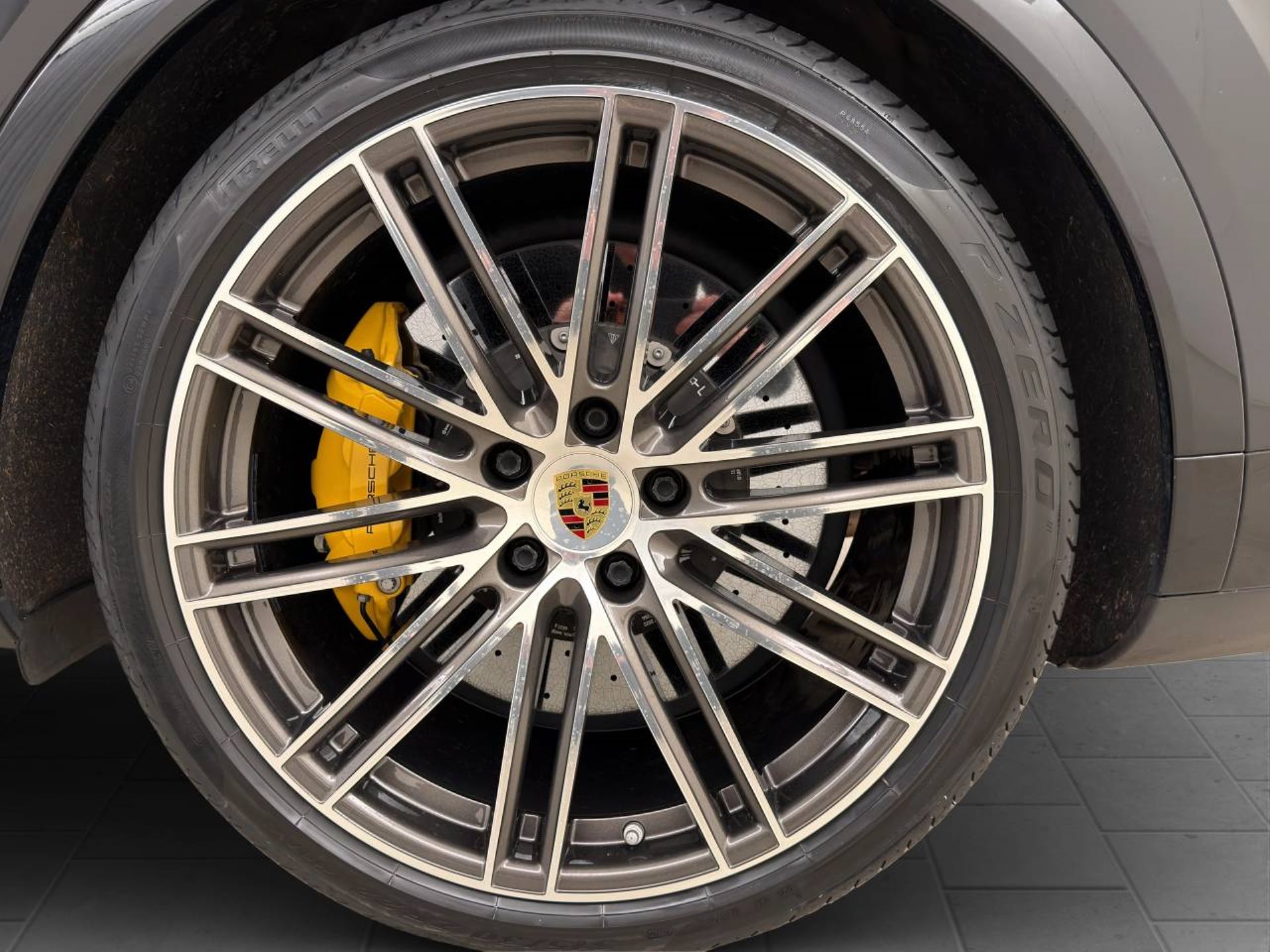 PORSCHE Cayenne Turbo S E-Hybrid-image-10