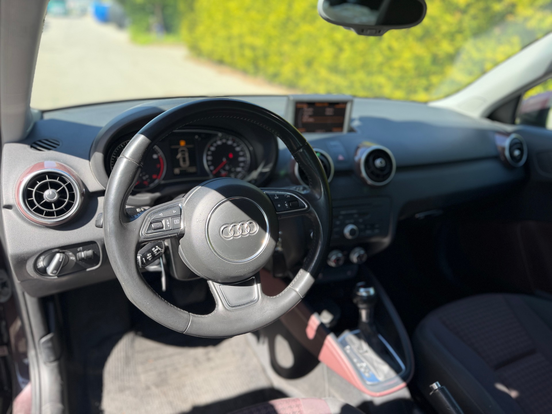 AUDI A1 Sportback 1.4 TFSI Ambition S-tronic-image-6