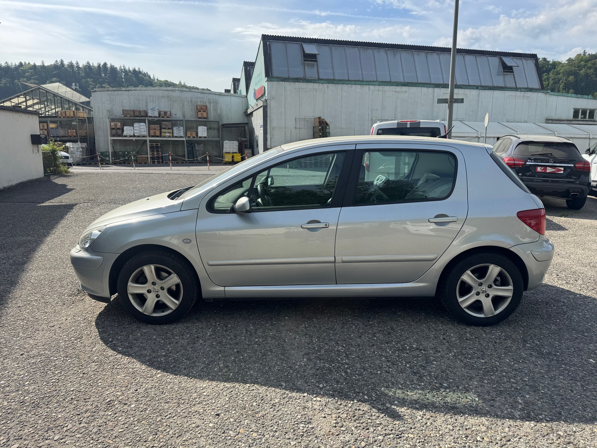 PEUGEOT 307 2.0 16V XS-image-9