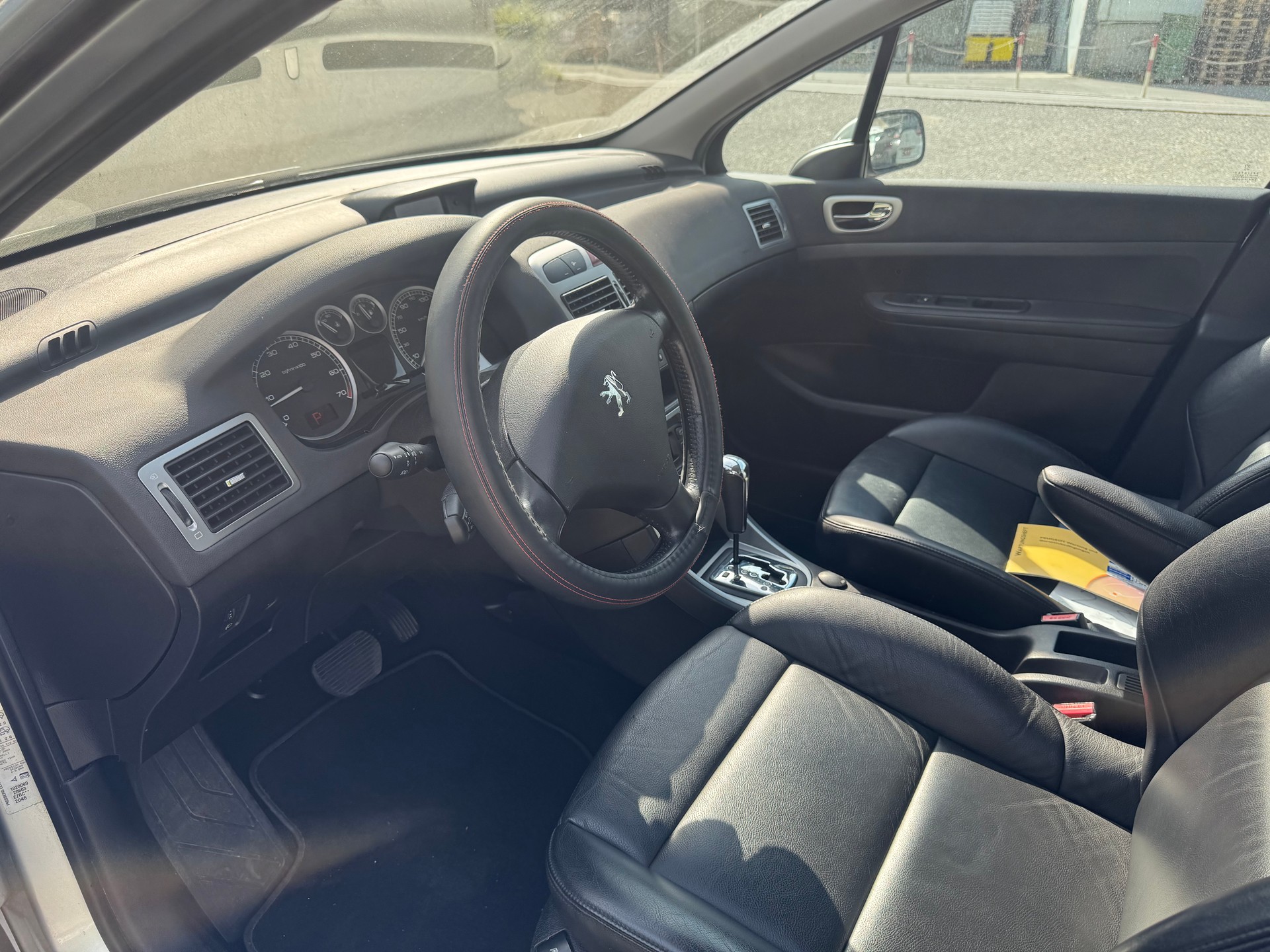 PEUGEOT 307 2.0 16V XS-image-13