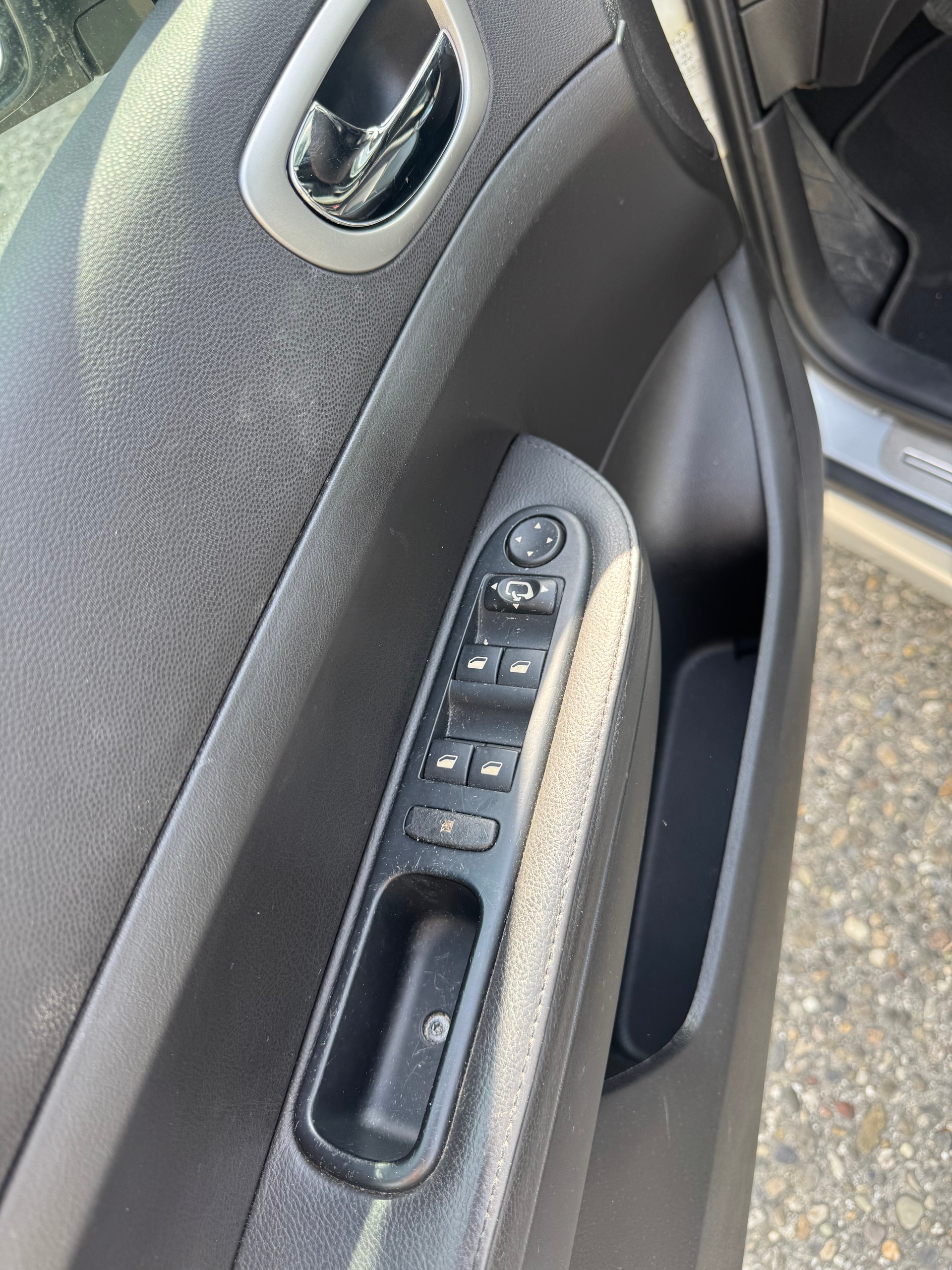 PEUGEOT 307 2.0 16V XS-image-11