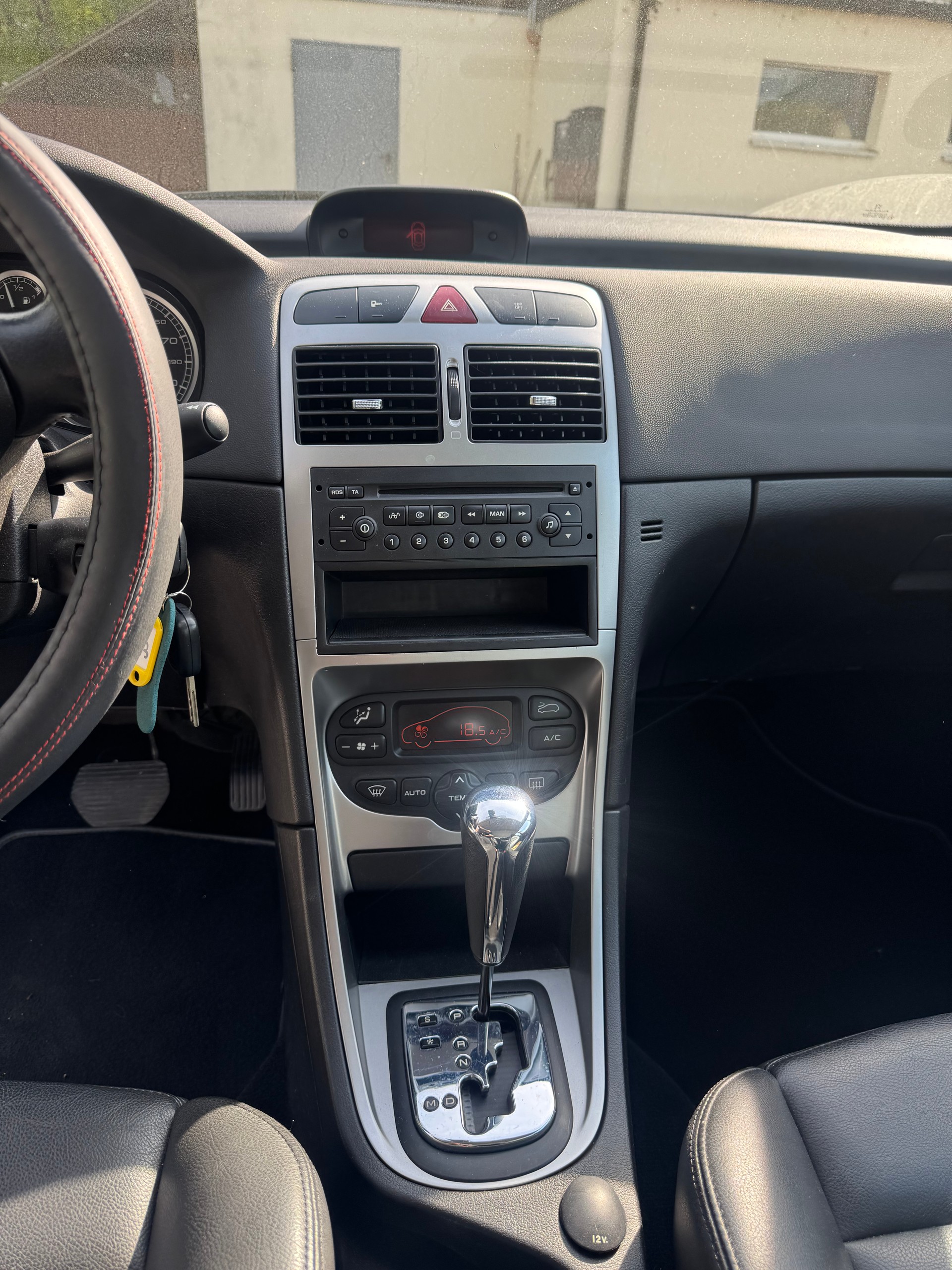 PEUGEOT 307 2.0 16V XS-image-12