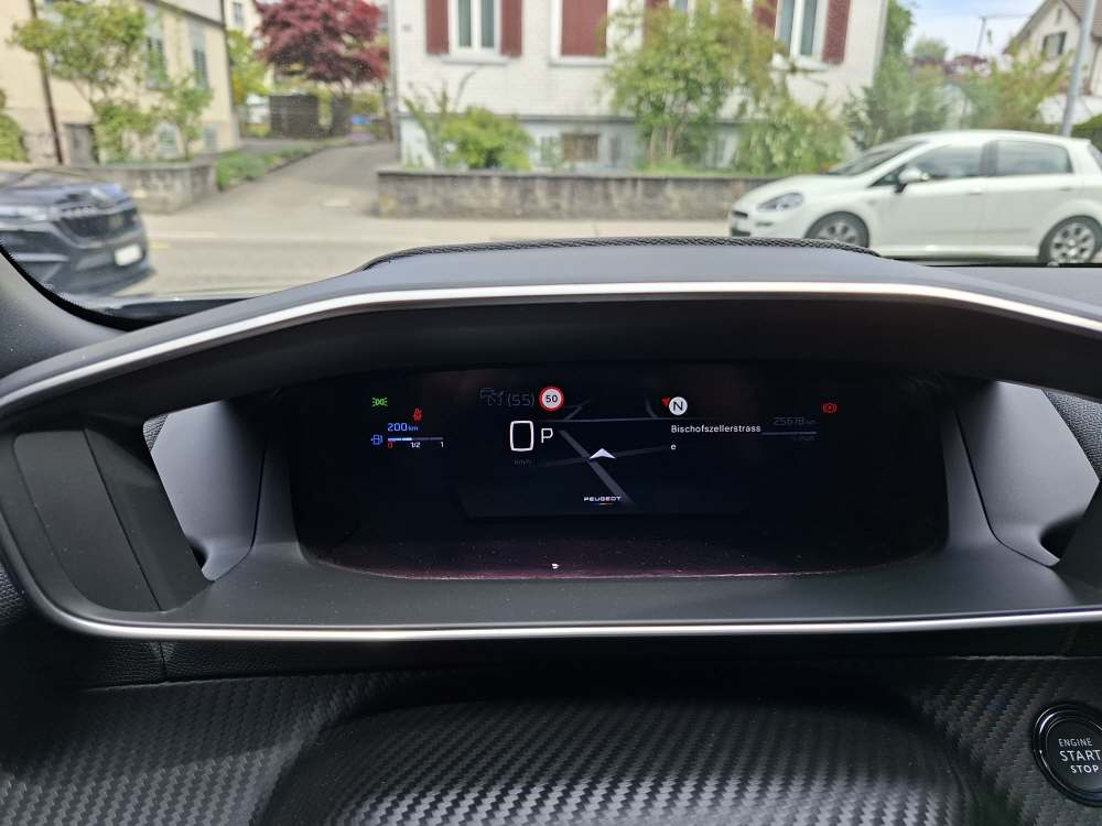 PEUGEOT 2008 1.2 Hybrid 145 GT-image-23