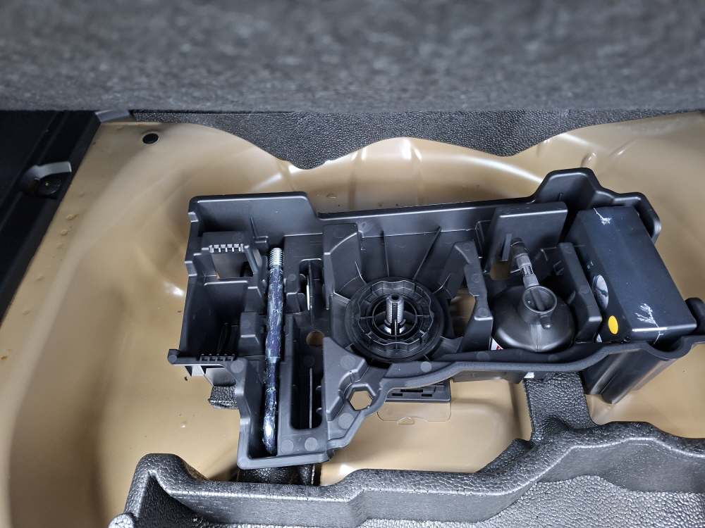 PEUGEOT 2008 1.2 Hybrid 145 GT-image-11