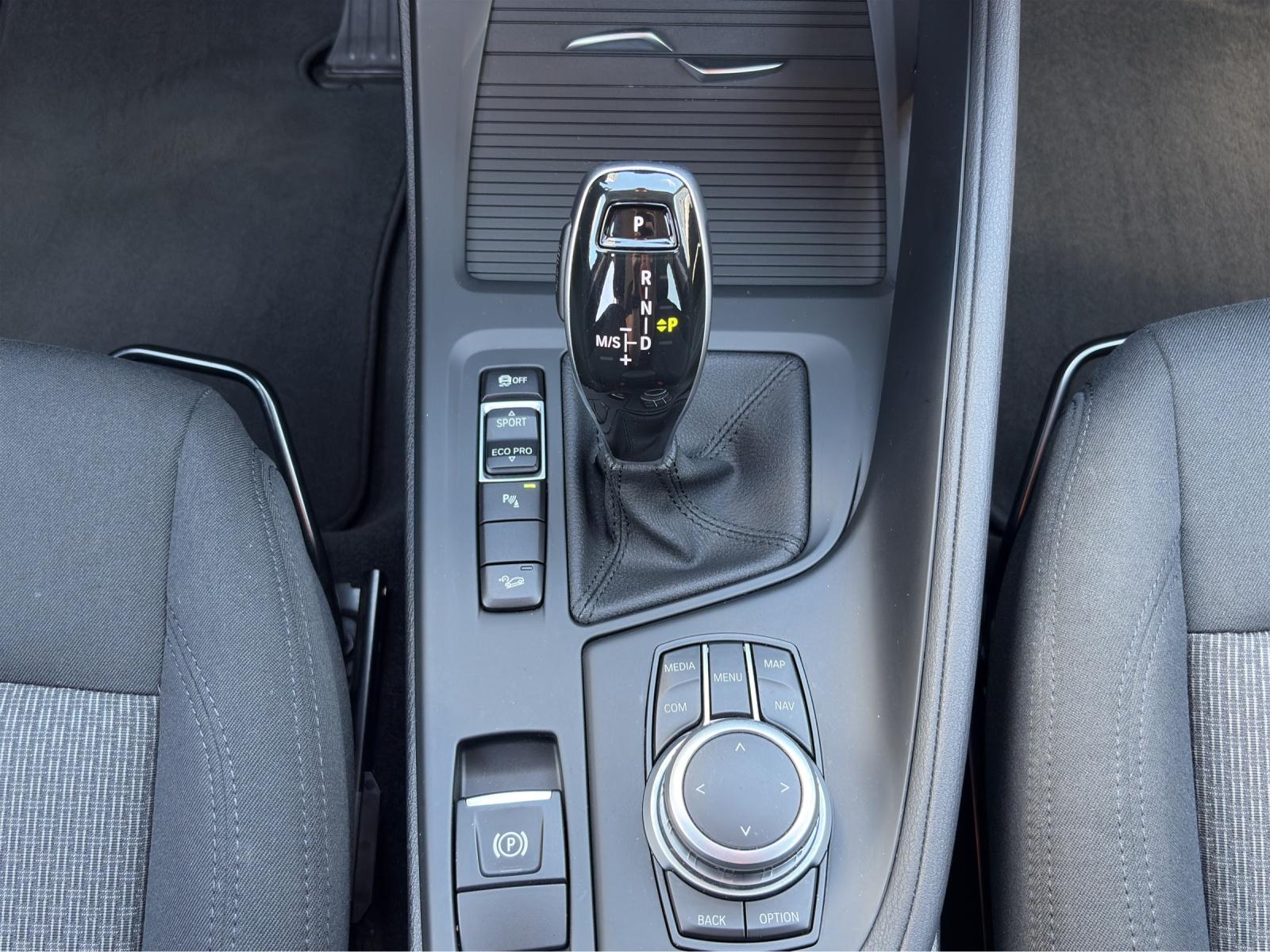 BMW X1 18d xDrive-image-18