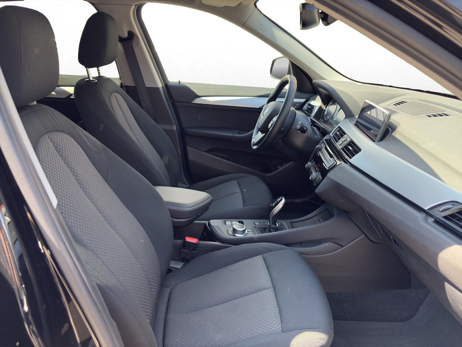 BMW X1 18d xDrive-image-15