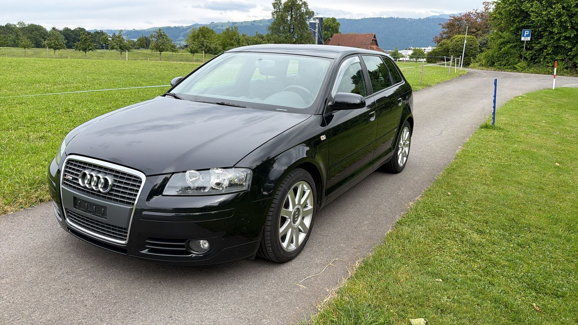 AUDI A3 Sportback 2.0 TDI Attraction-image-1