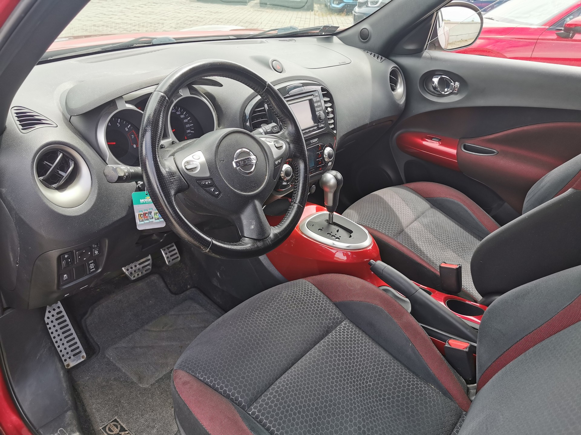 NISSAN Juke 1.6 DIG-T tekna 4x4-image-6