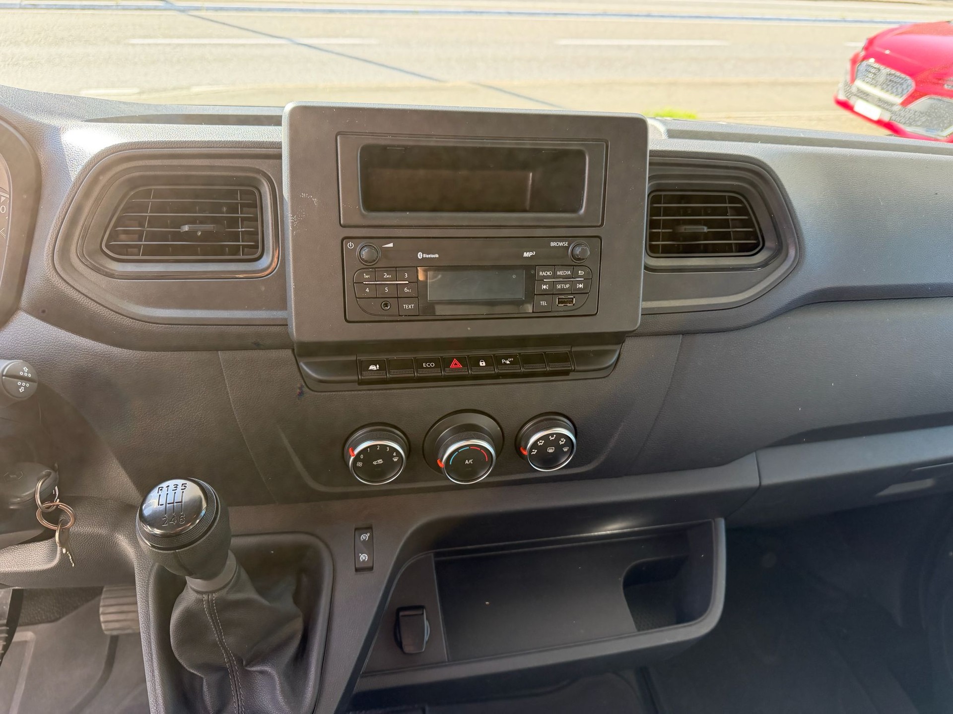 RENAULT Master T33 2.3 Blue dCi 135 L2H2-image-10