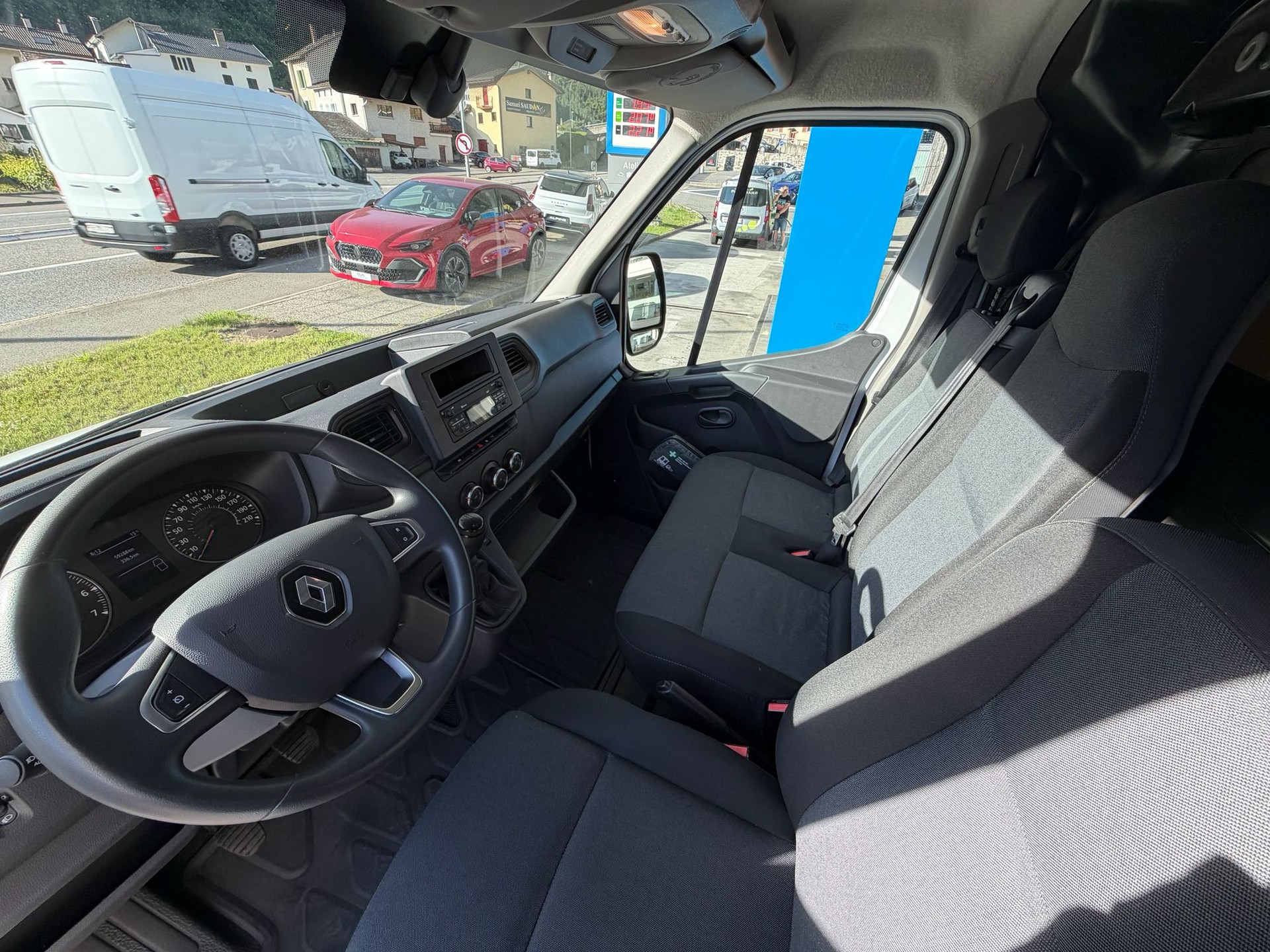 RENAULT Master T33 2.3 Blue dCi 135 L2H2-image-6
