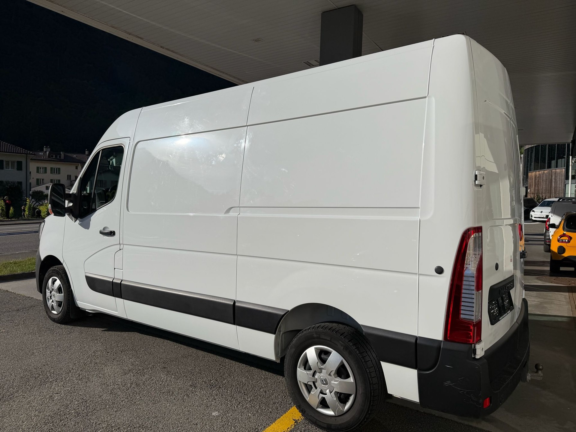 RENAULT Master T33 2.3 Blue dCi 135 L2H2-image-1